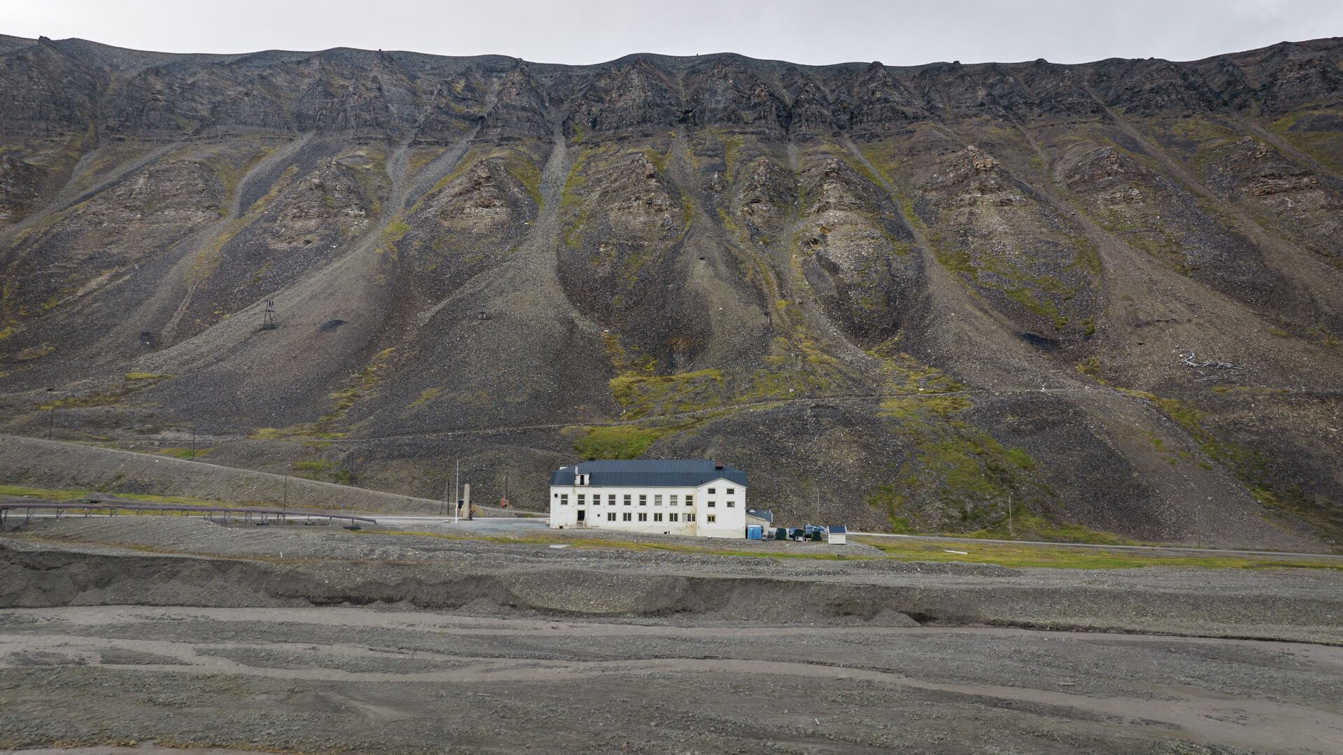 The building "Huset" with seen from outside with mountains in the background