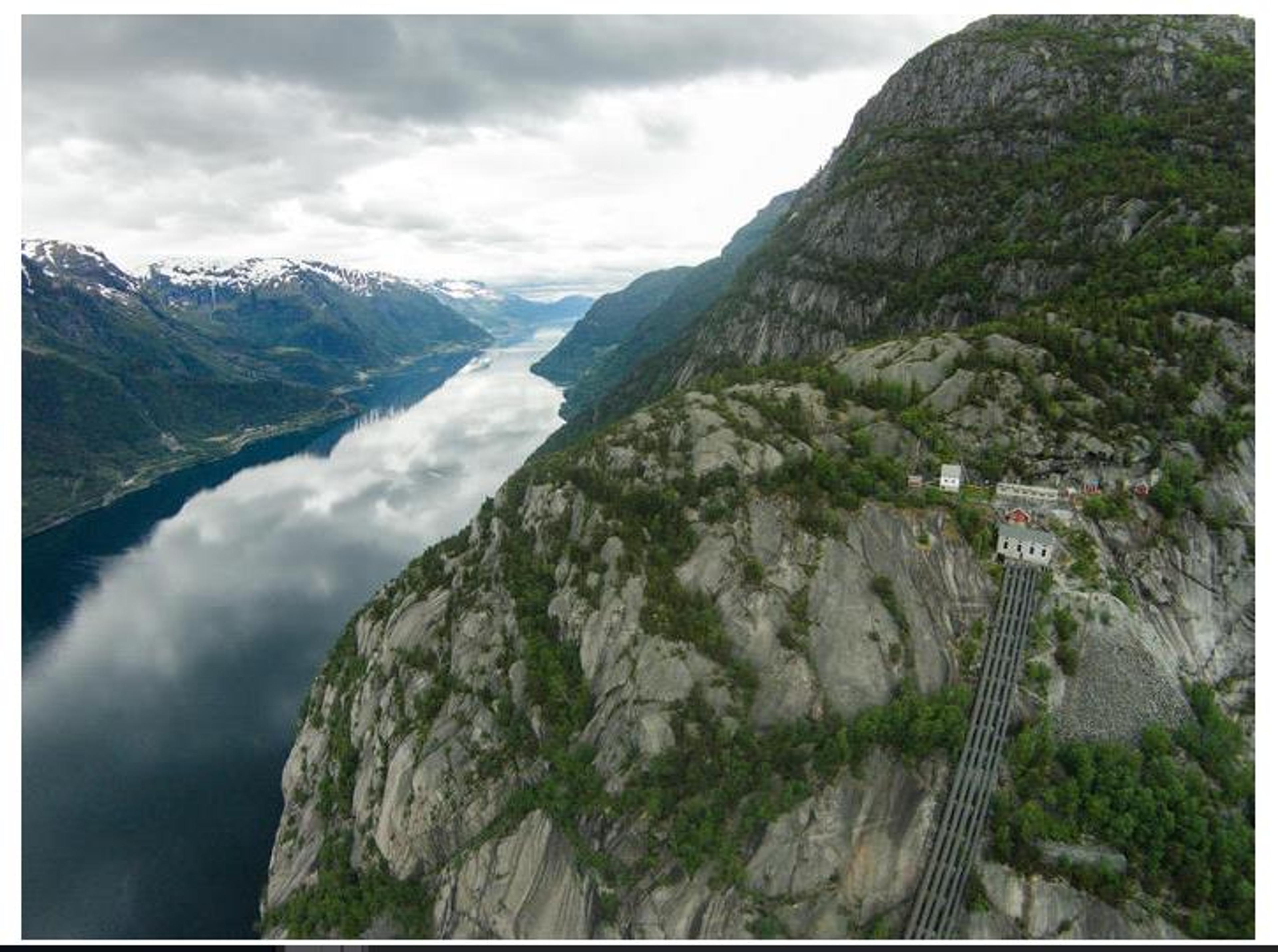 Lilletopp ovenfra-dag.endre.opedal.nvim