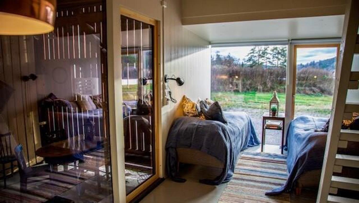 Utsikten ut fra compact living modulene i hyttelåven. Foto.