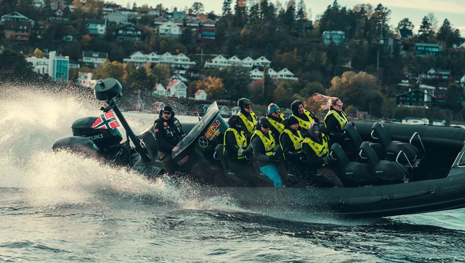 RIB med passasjerer