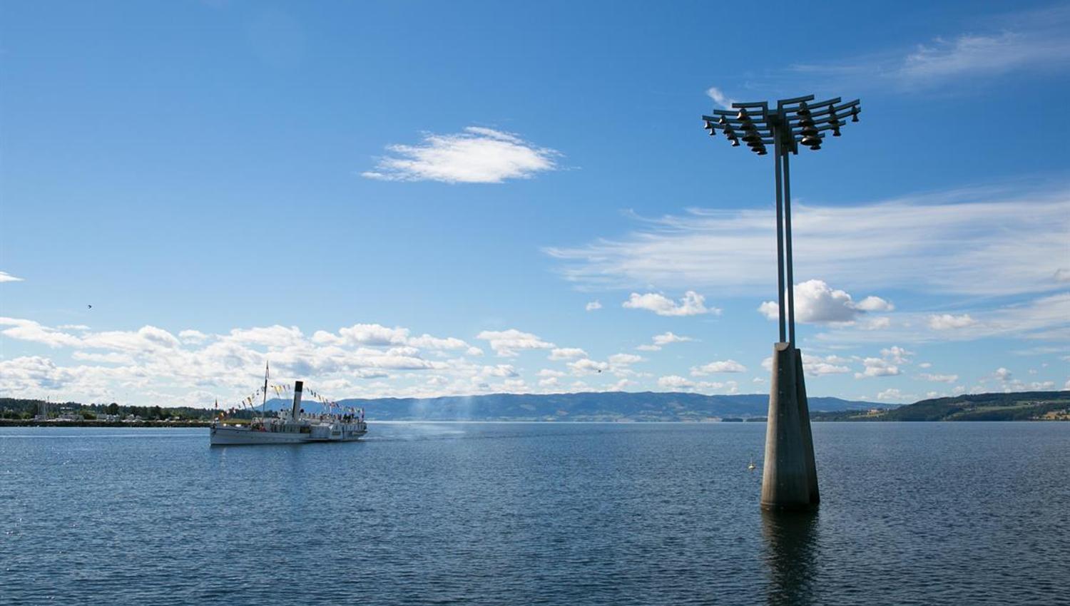 Skibladner og klokketårnet