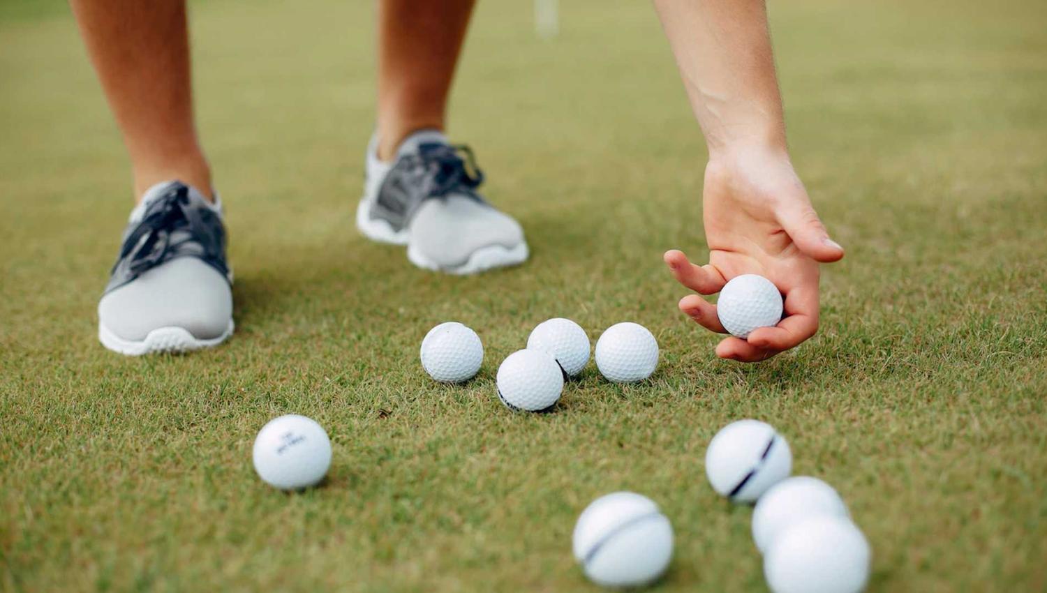 handsome-man-playing-golf-golf-course_1157-23225_1920