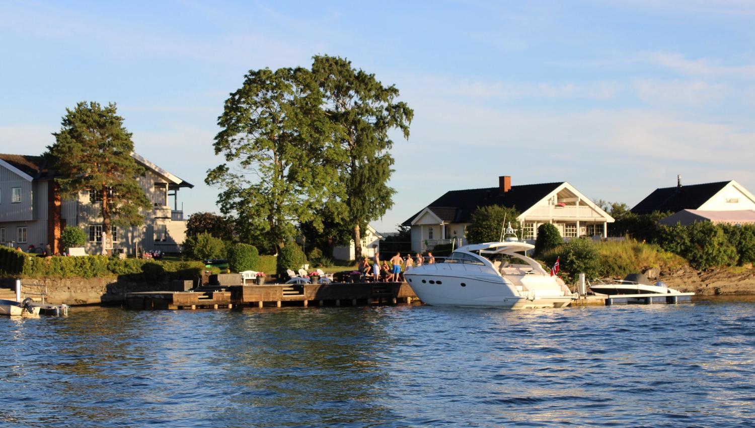 cabins and boats along the waterfront