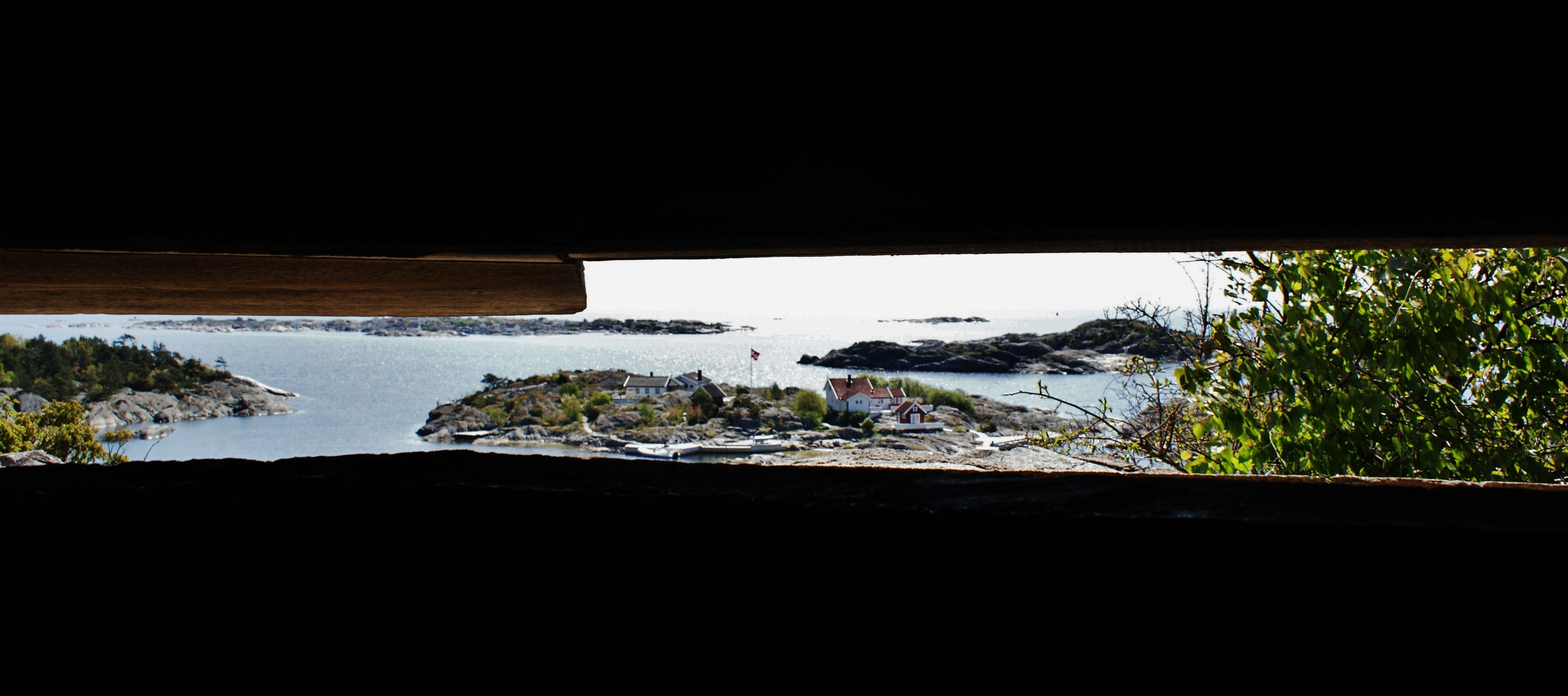 Utsikt gjennom bunkers på Krikken Kystfort