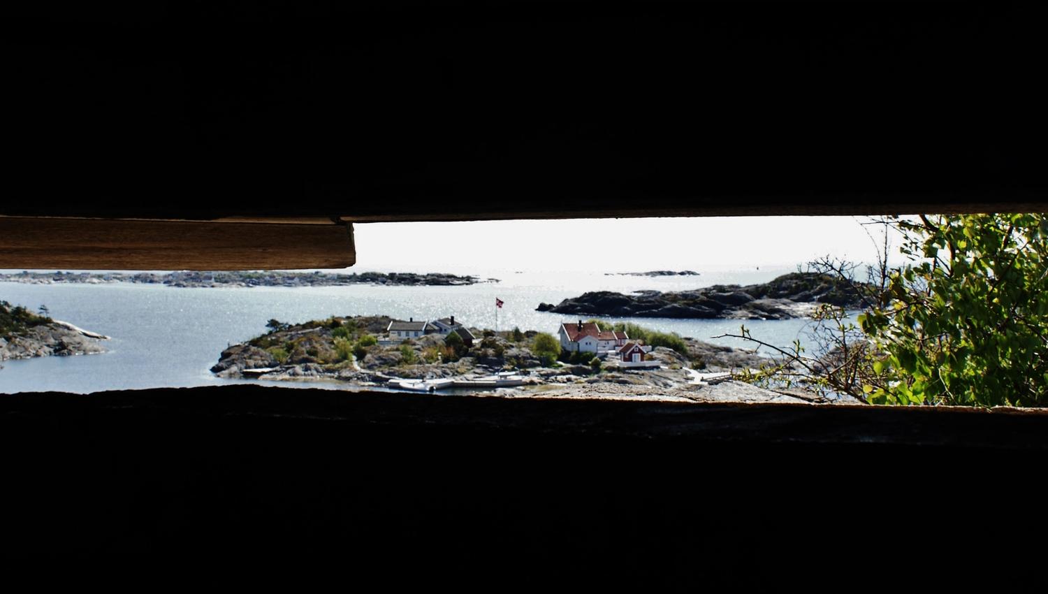 Utsikt gjennom bunkers på Krikken Kystfort
