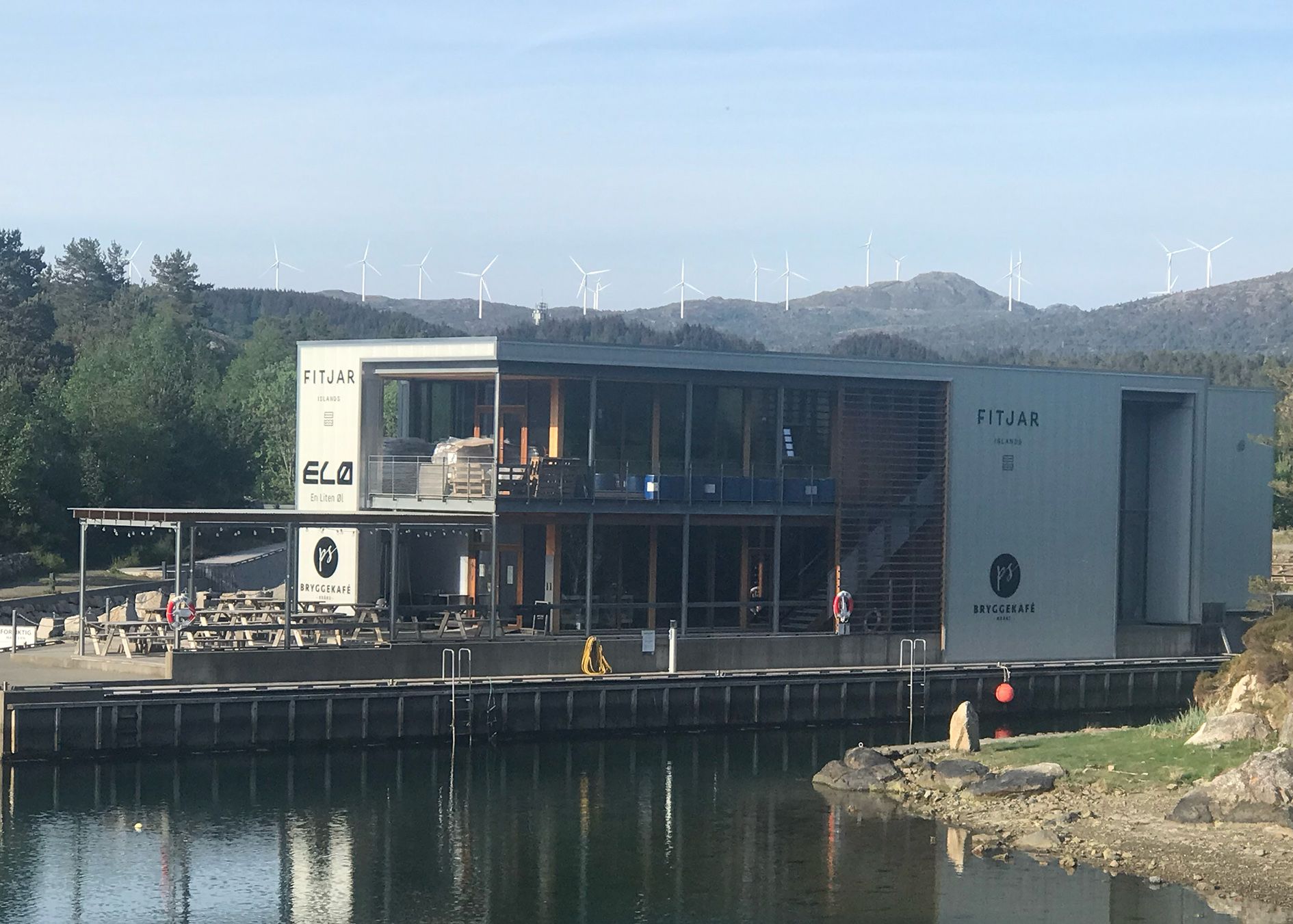 PS Bryggekafé i sjøhytteområdet Kråko på Fitjar