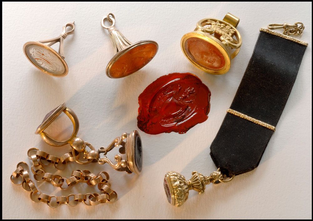 jewelery on display at Ulefos Hovedgaard