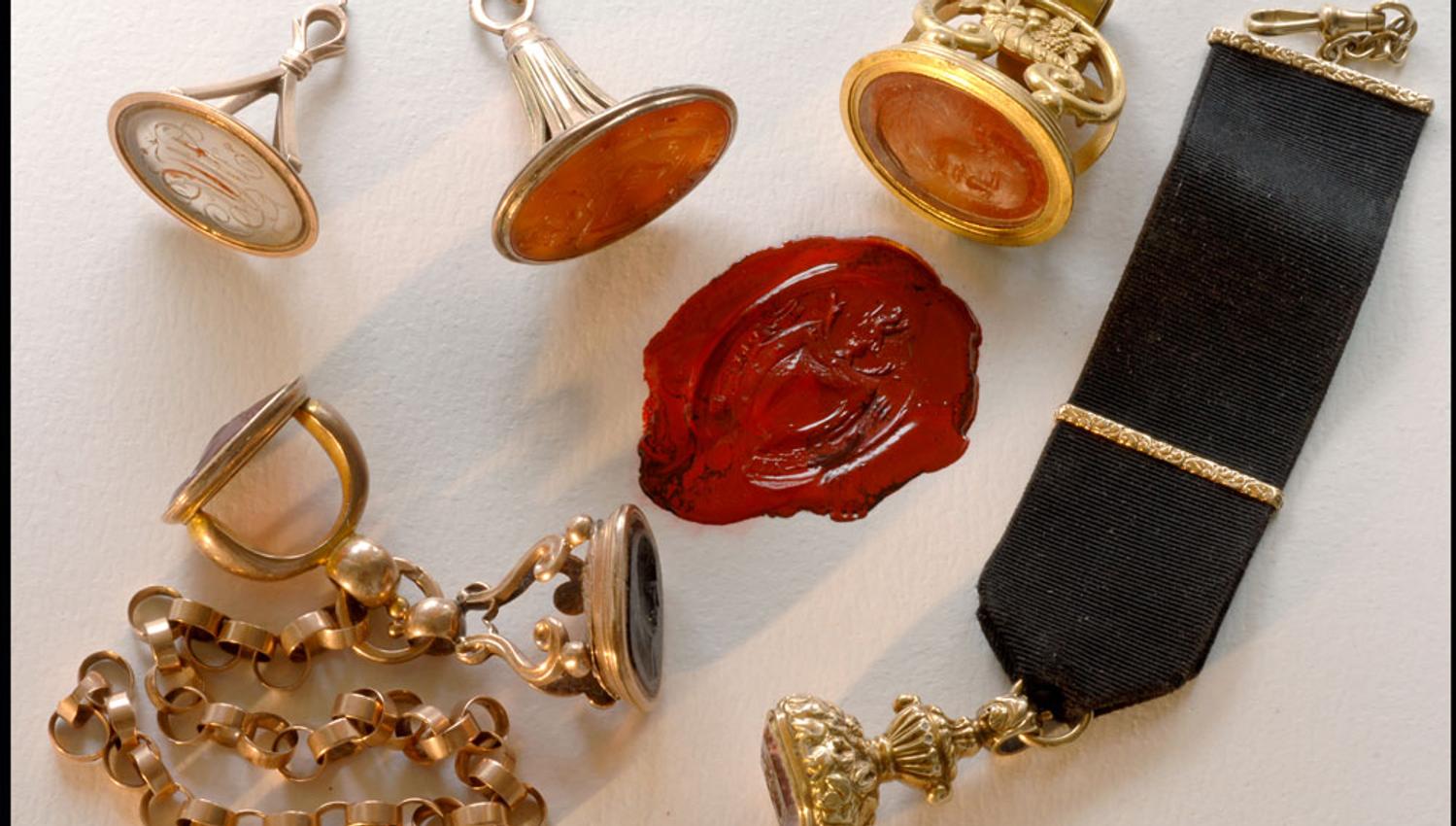 jewelery on display at Ulefos Hovedgaard