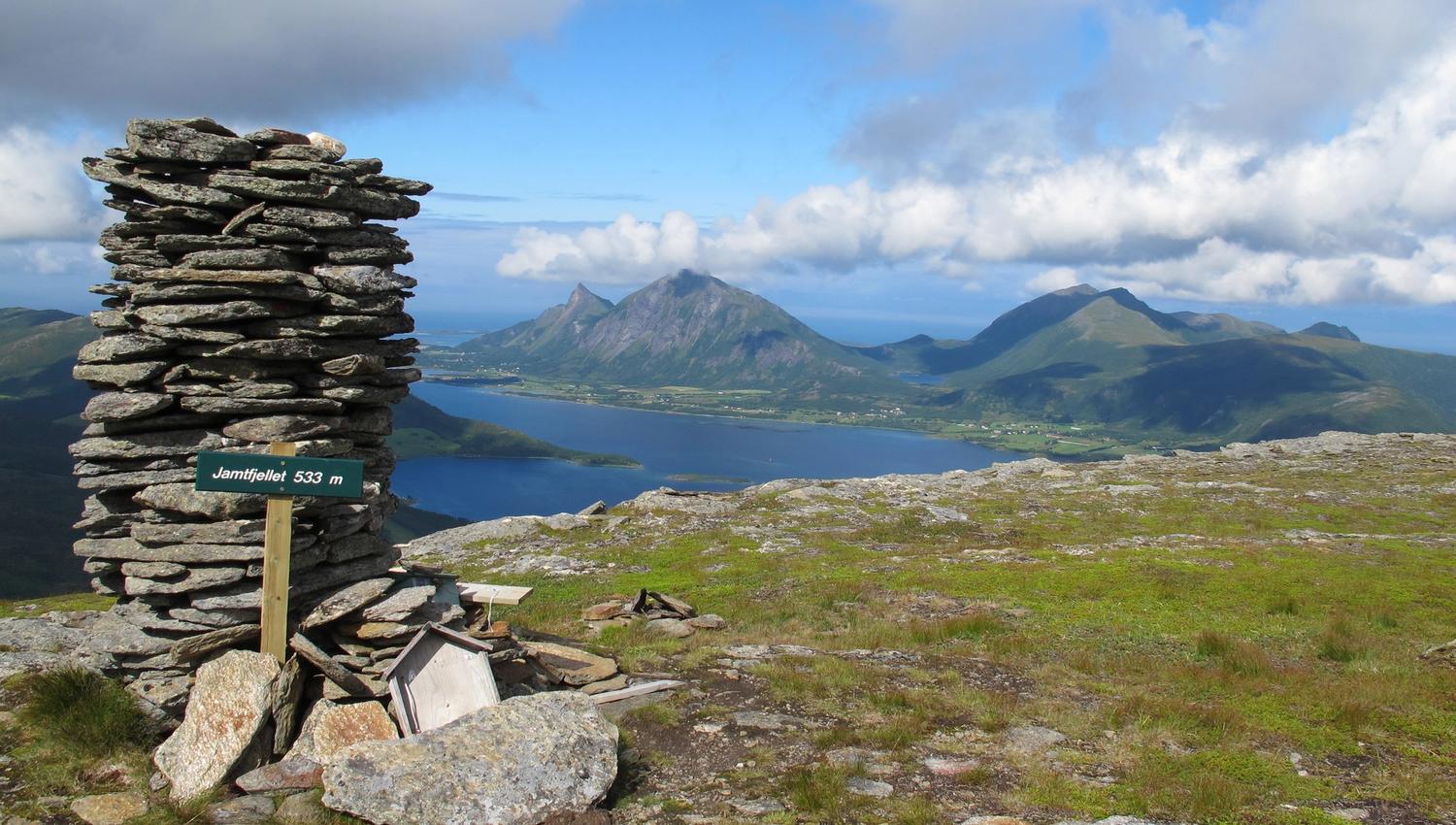 View towards Steigen Tur