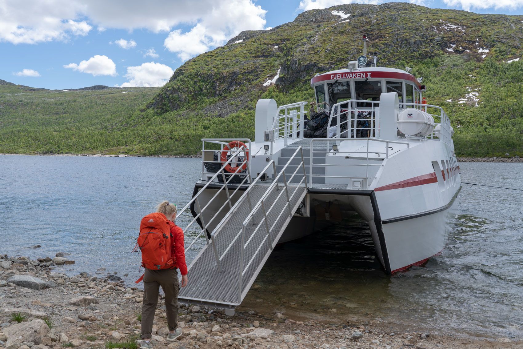 MB Fjellvåken II is running between Skinnarbu and Mogen on Hardangervidda