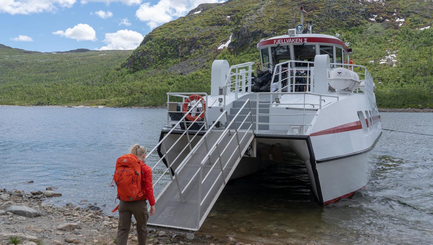 MB Fjellvåken II is running between Skinnarbu and Mogen on Hardangervidda