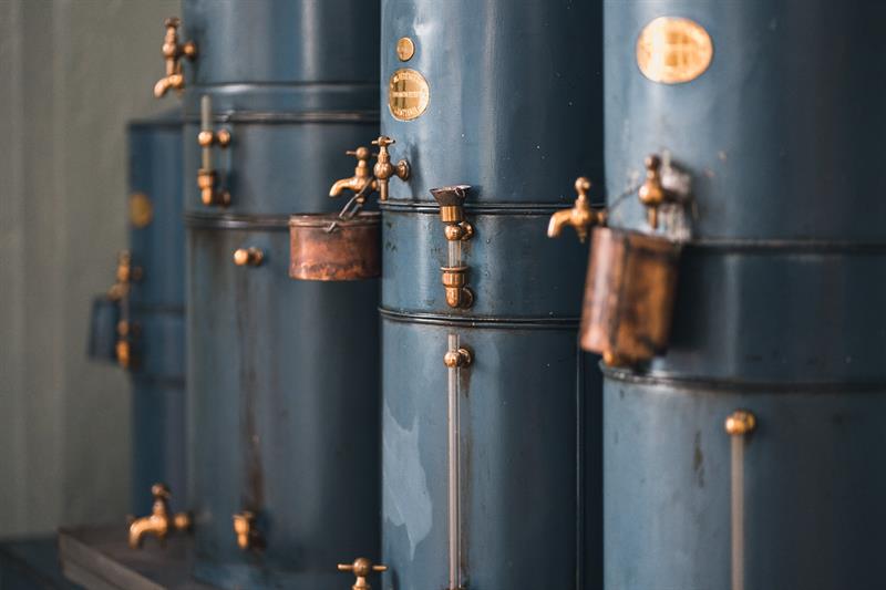 Gamle industrikjelar på Kraftmuseet, som viser teknologi brukt i tidlegare kraftproduksjon.