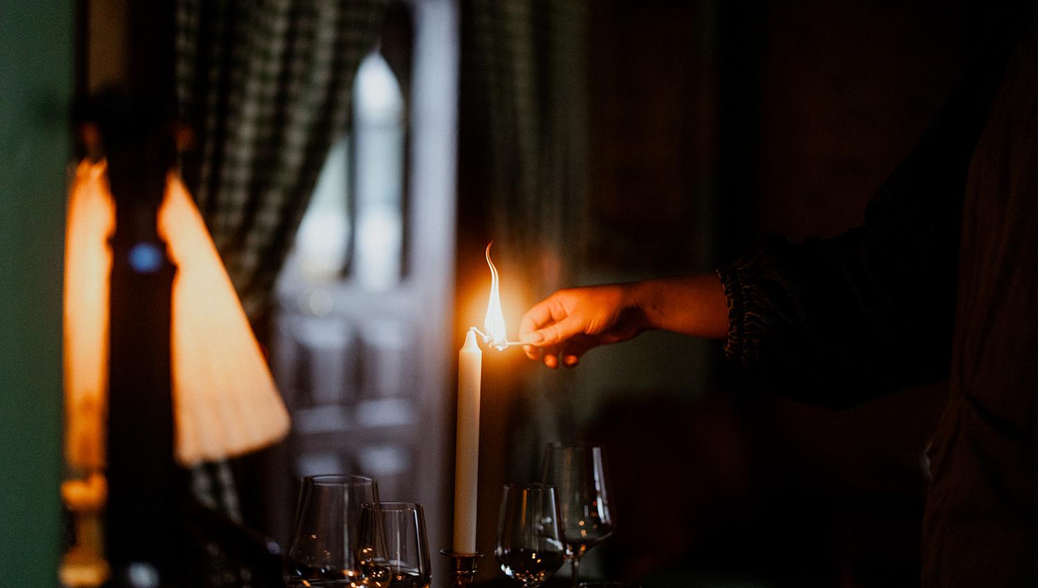 Evening is set at Hotel Sundal – candlelight and attention to detail create the mood.
