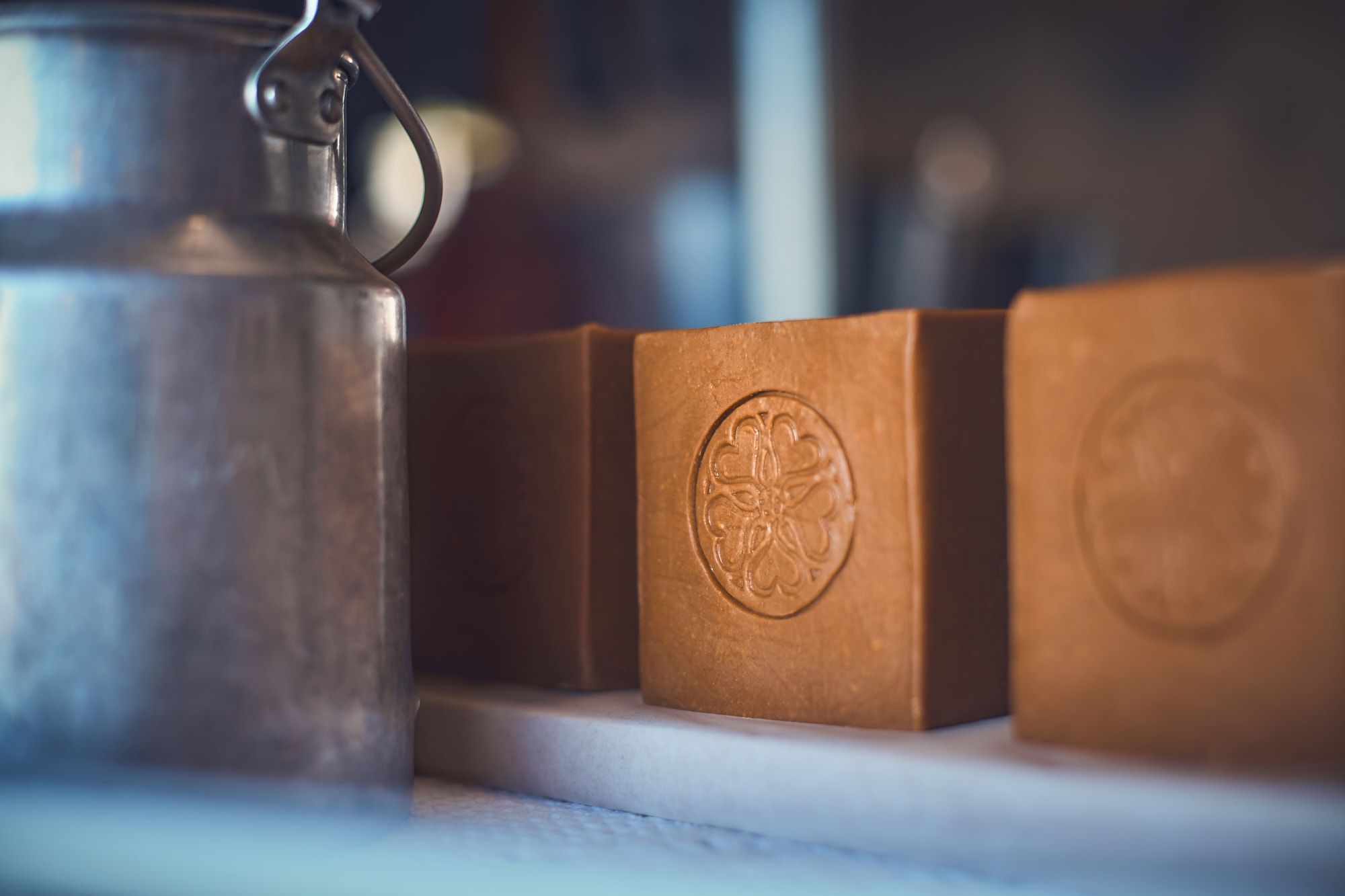Brunost fra Strandmo Stølsysteri med egen logo.