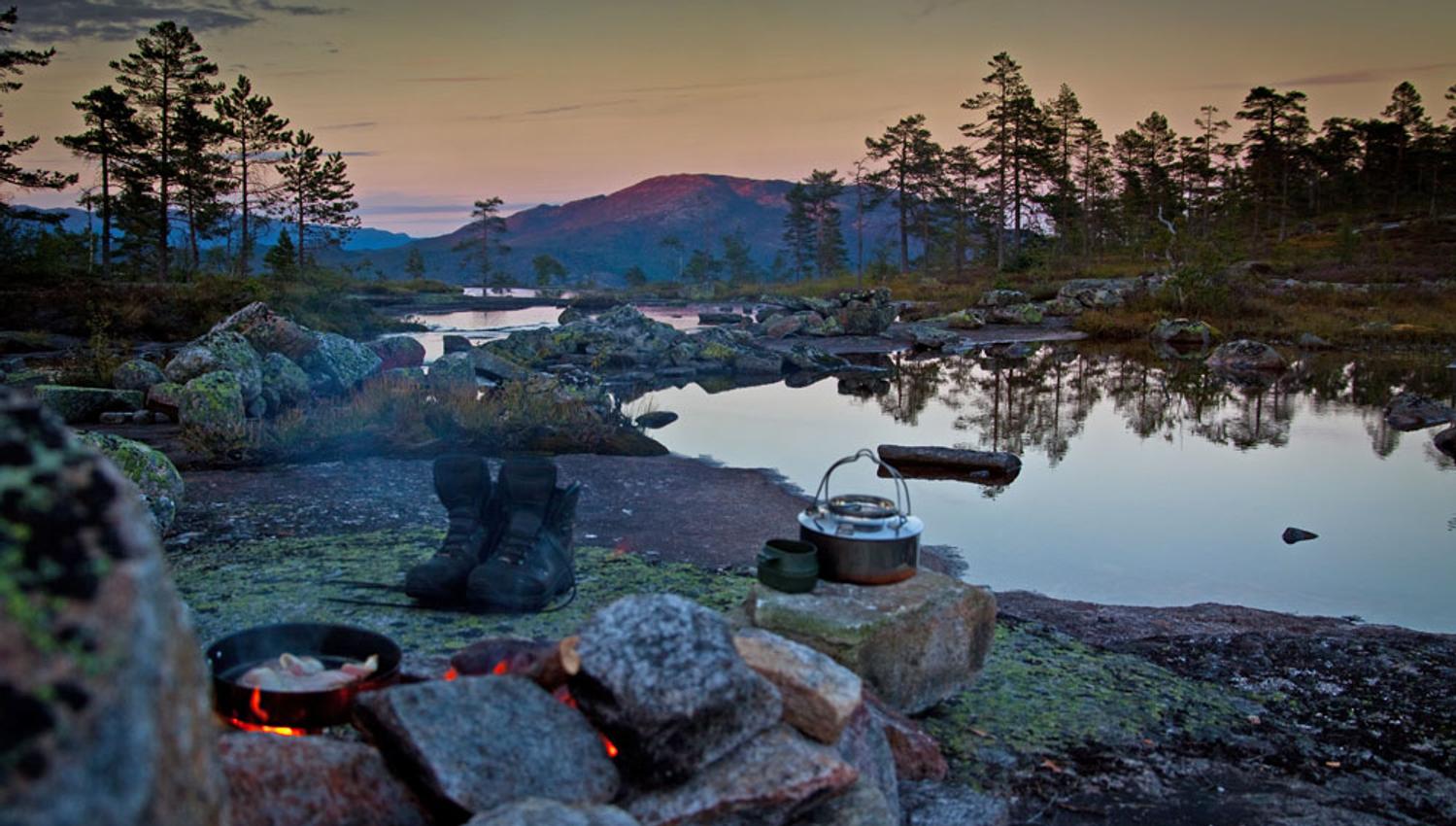 Vrådal_høst_Asle-Fjelstad_leir-på-Roholtsfjell_1000x667