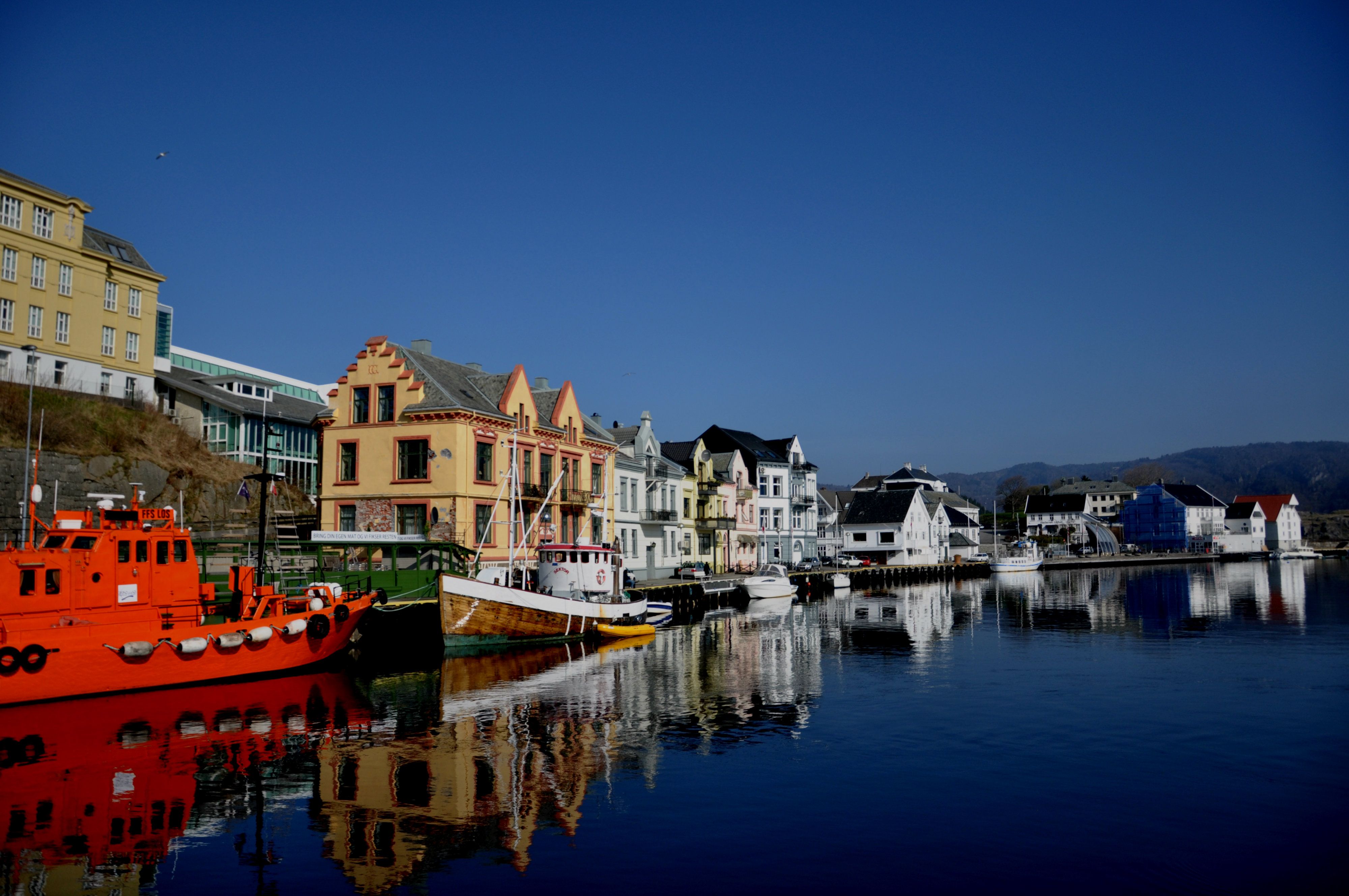 Bryggeslengen i Farsund fra Gåsholmen inn til Torvet