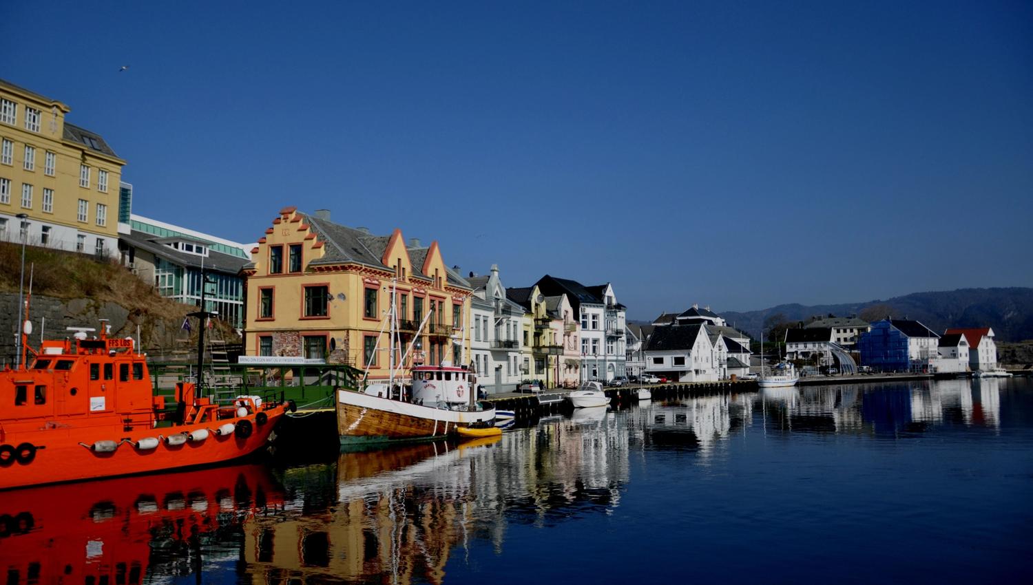 Bryggeslengen i Farsund fra Gåsholmen inn til Torvet