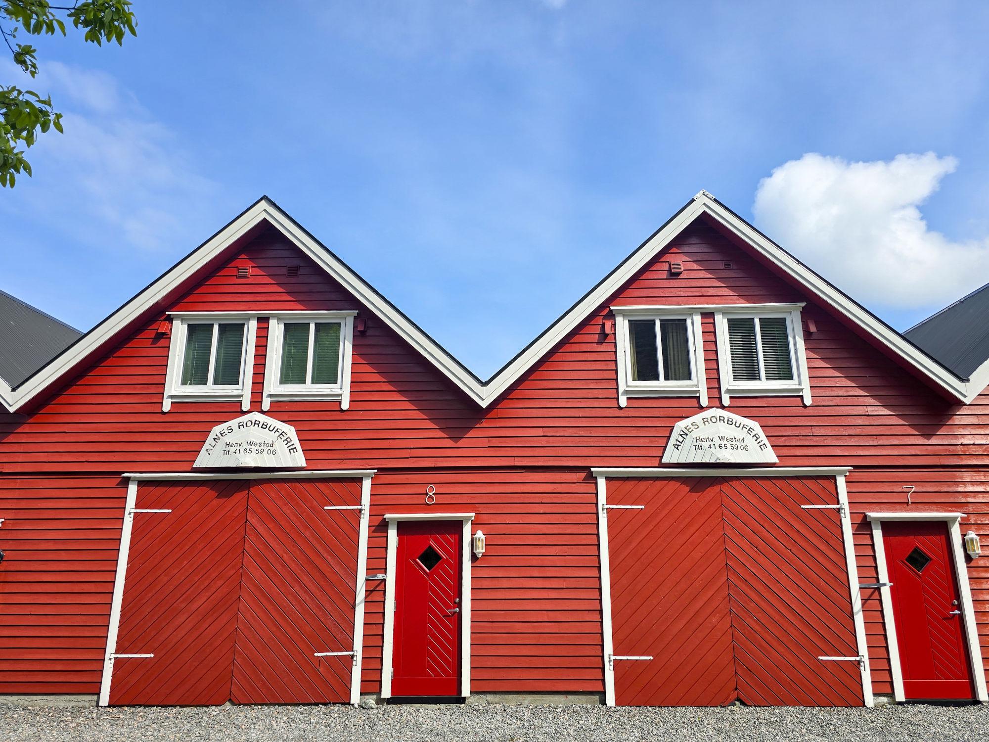 Flotte rorbuer på Alnes.