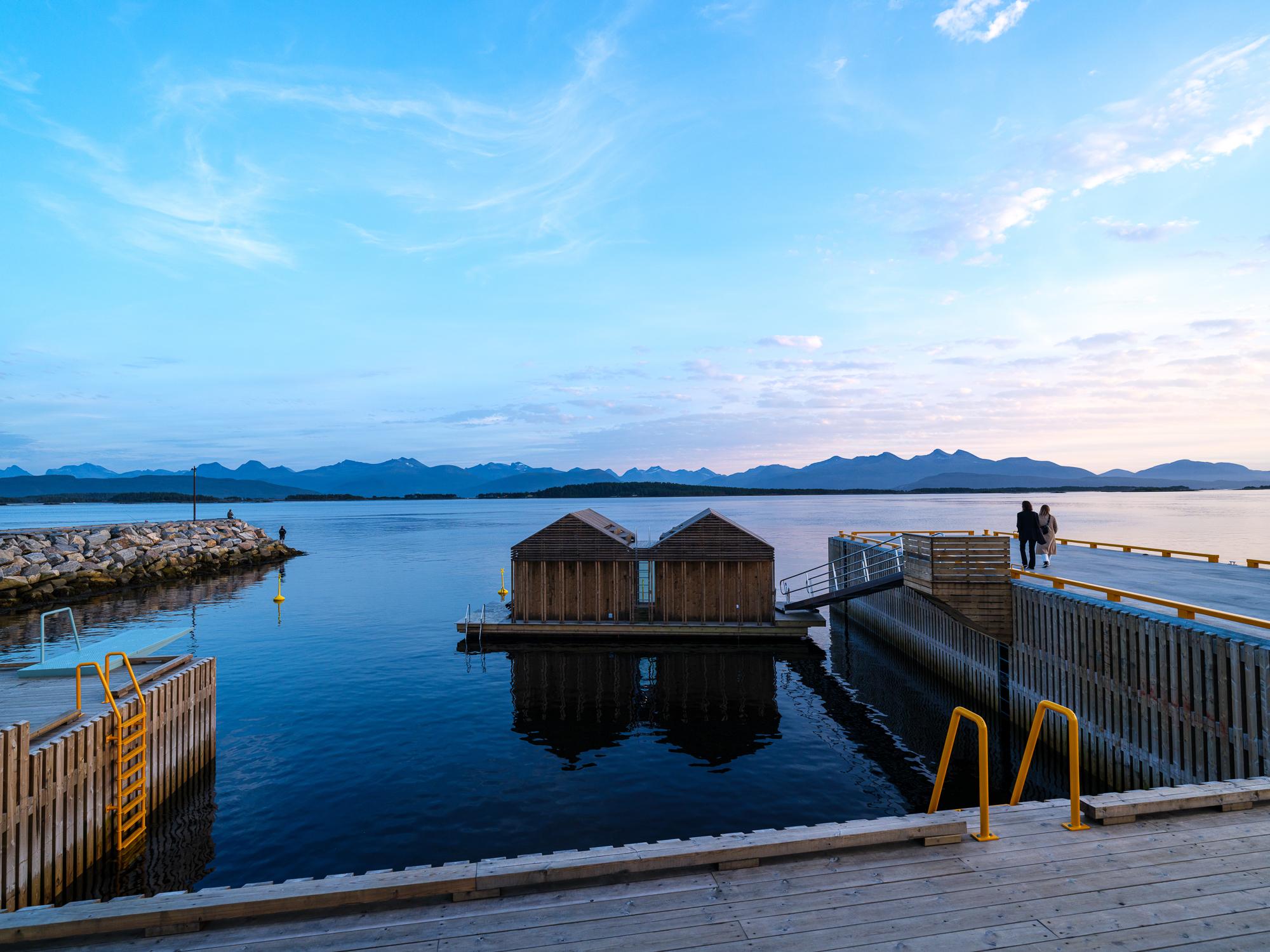 Nausta - schwimmende Sauna in Molde