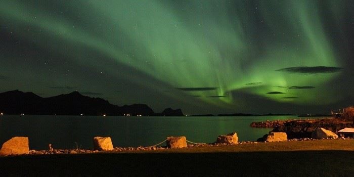 nattbilder med himmel full av nordlys