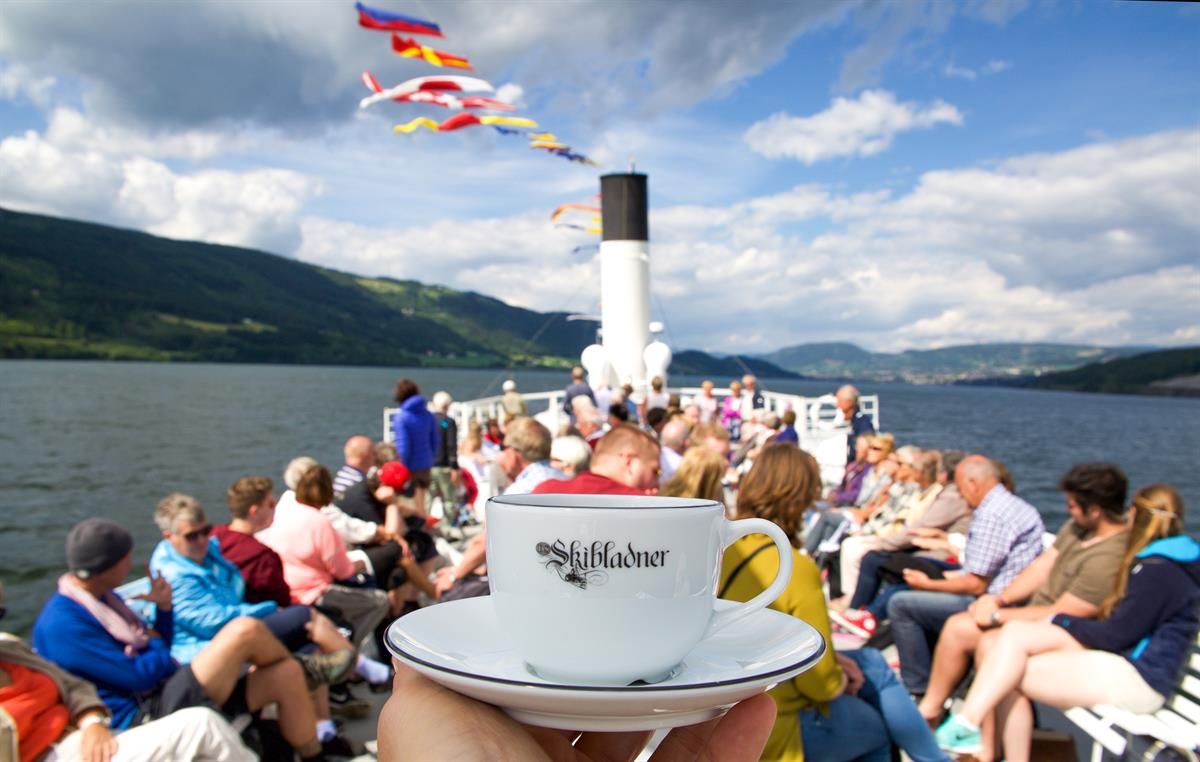 Skibladner kaffekopp ute