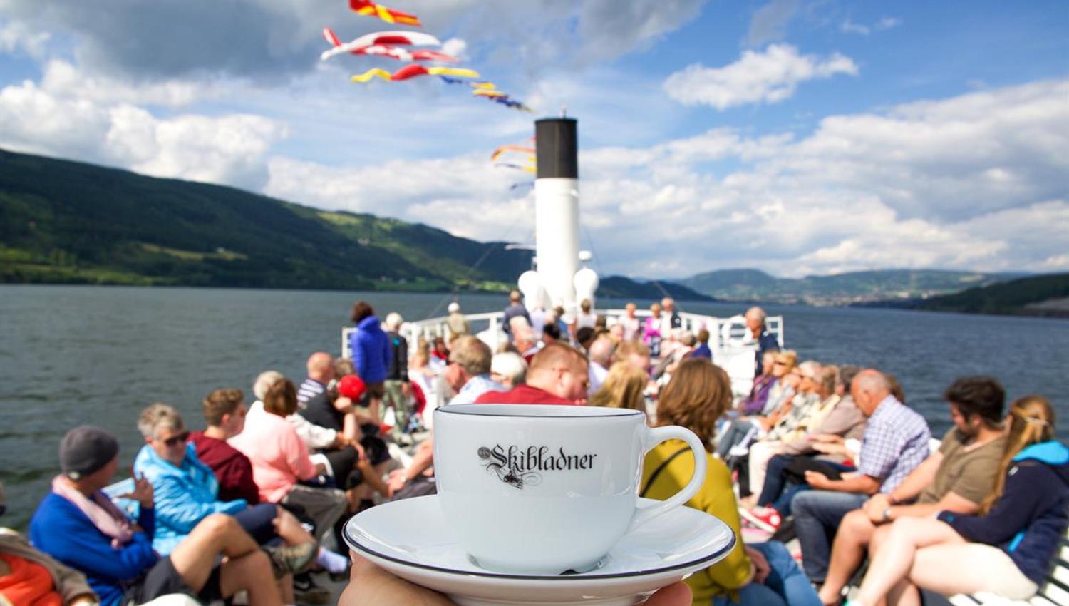 Skibladner kaffekopp ute