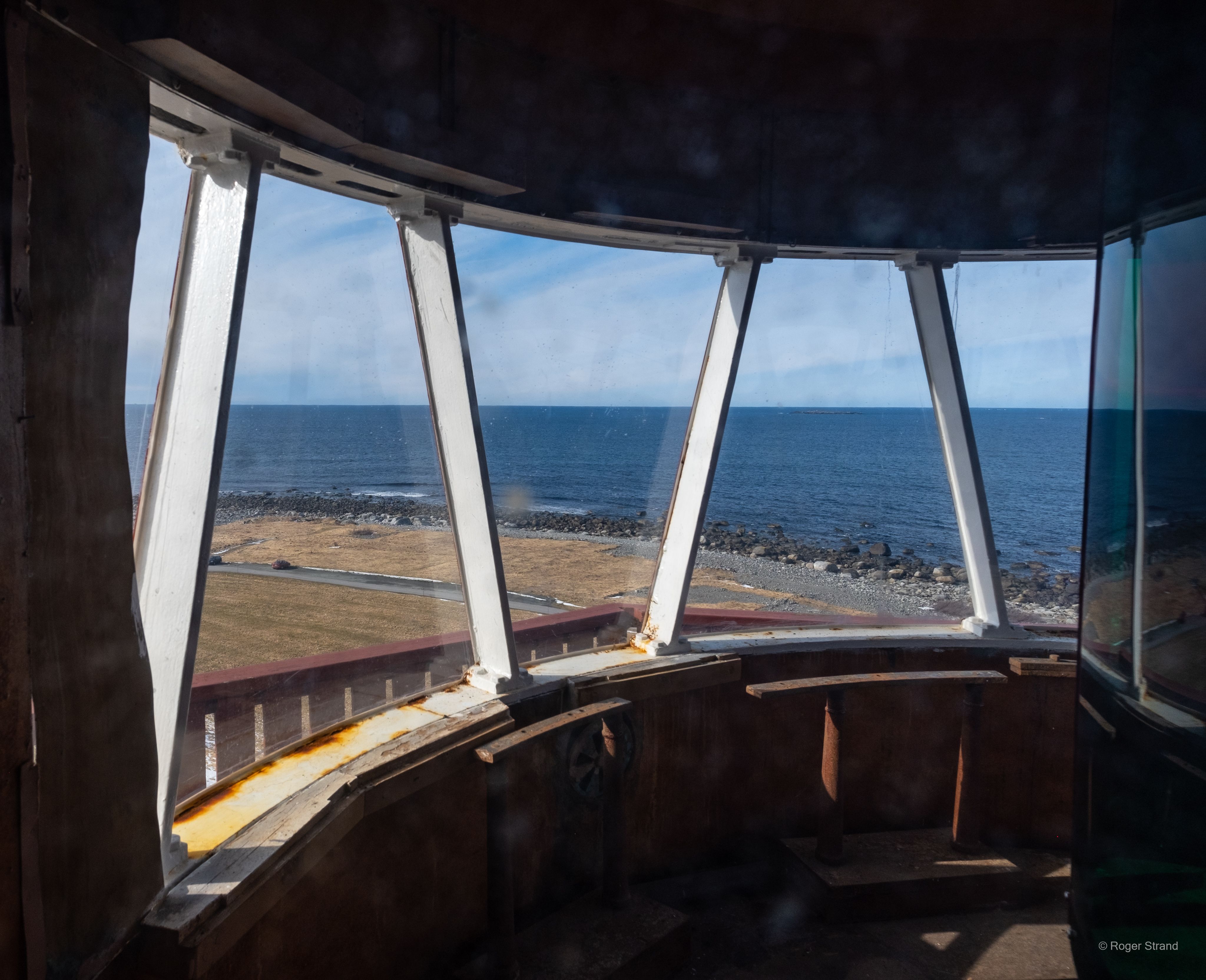 Inne i toppen fra tårnet på Alnes fyr