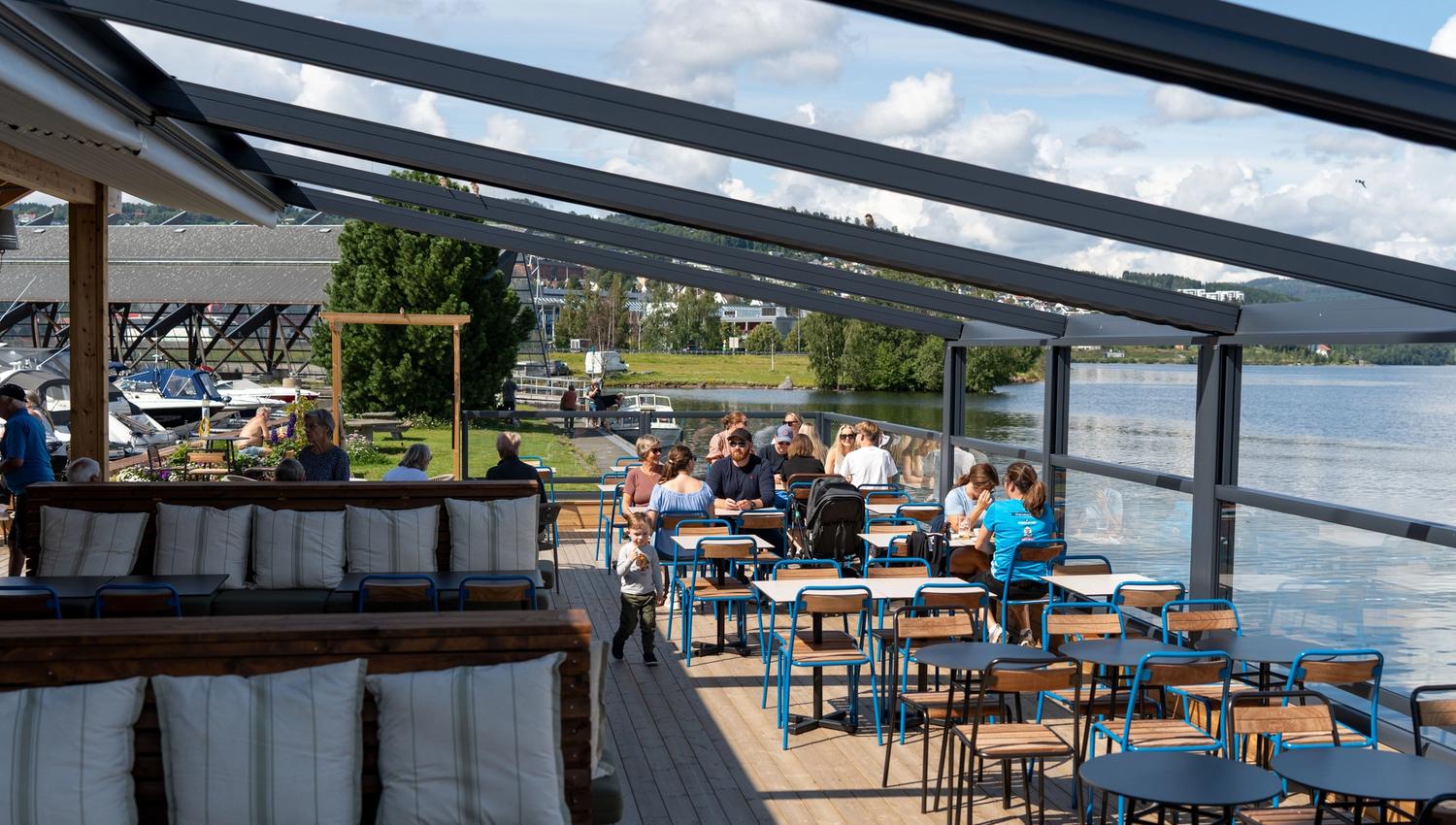Brygga Gjøvik. Uterestaurant ved Skibladnerbrygga