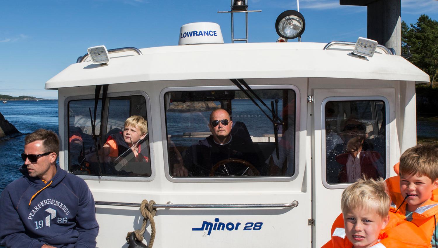 Ombord ferga til Lyngør