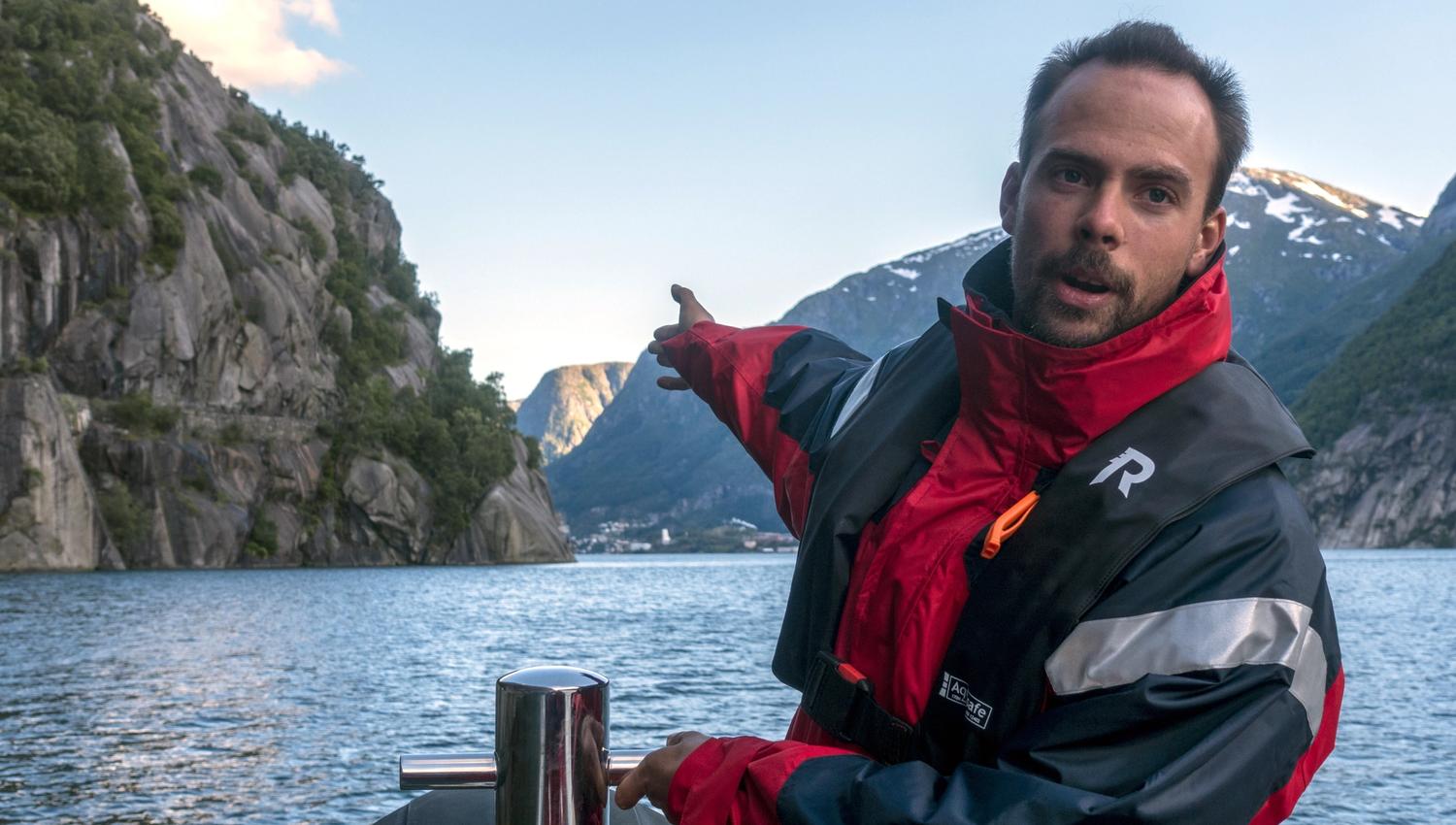 A local guide points out scenic attractions during the RIB safari in Hardanger.