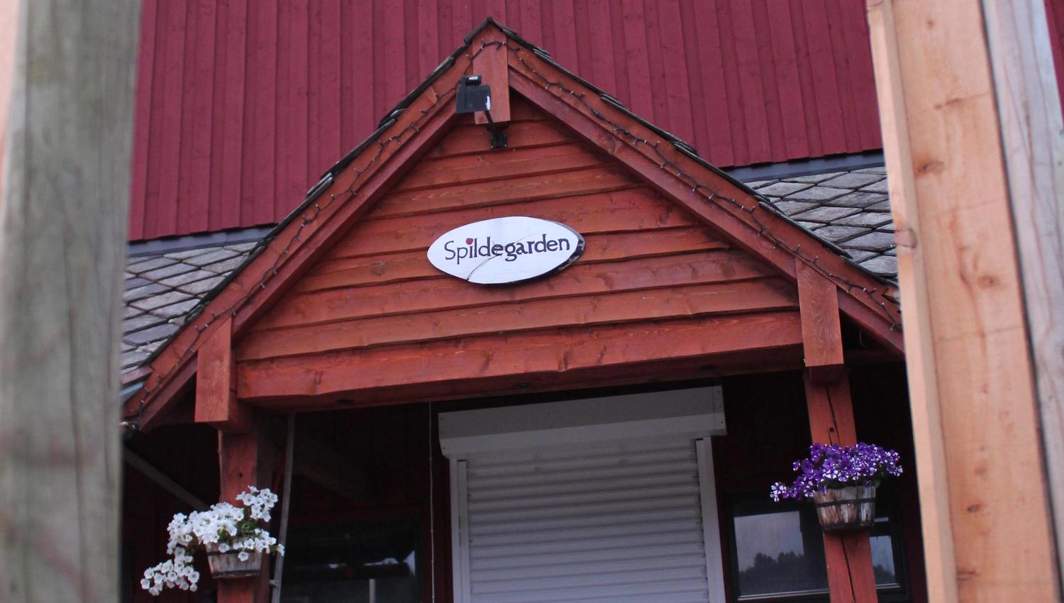 Ein familiedriven gard med tradisjonar for epledyrking og siderproduksjon i Hardanger.
