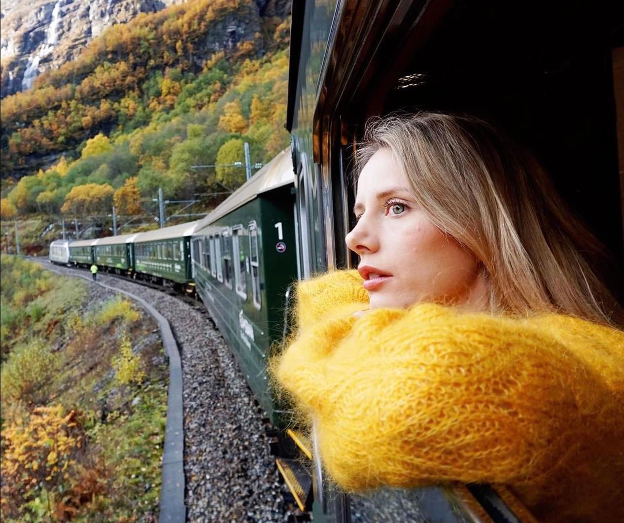 Person enjoying the Flåm Railway