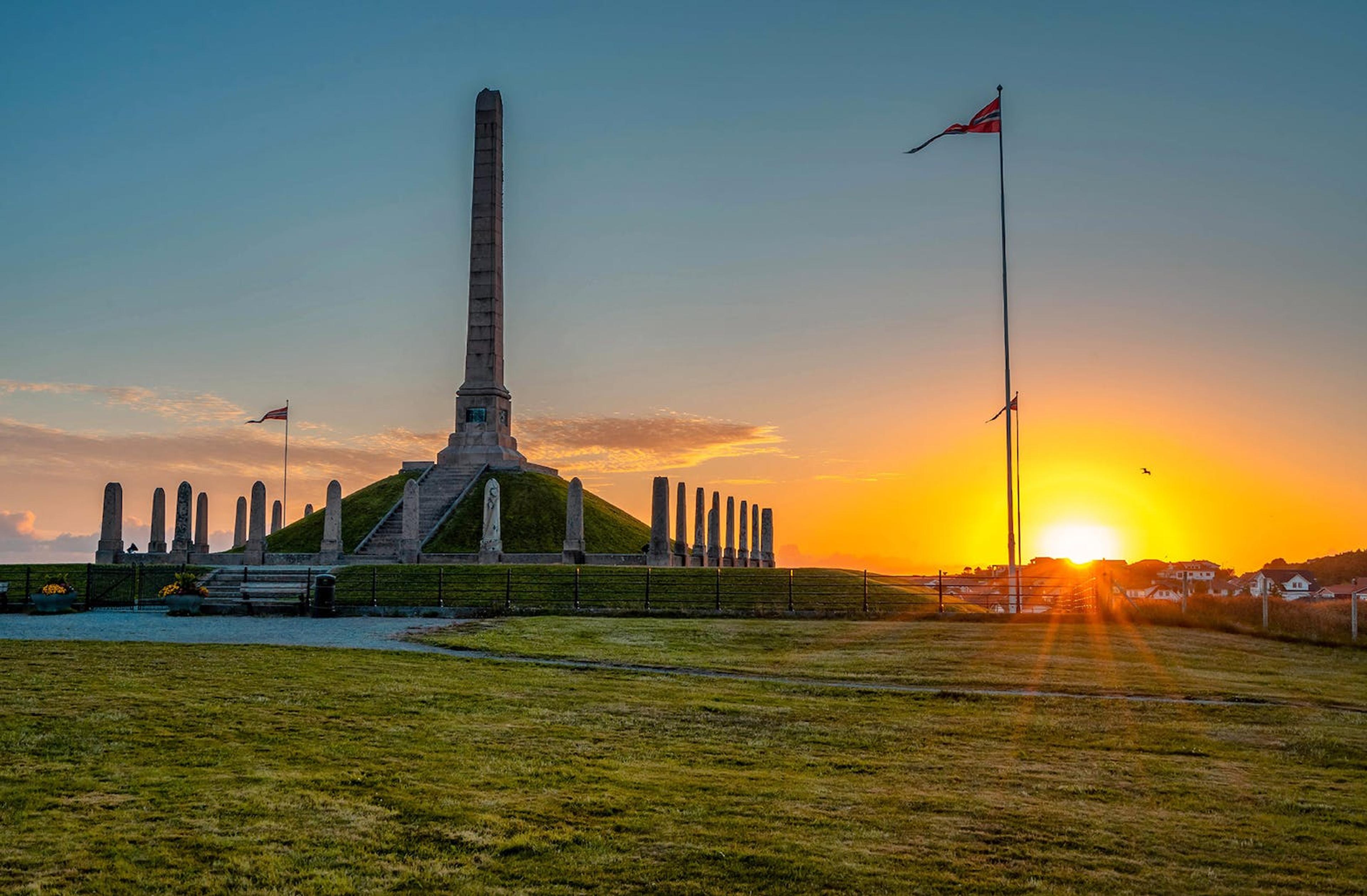 Guided minibus tour in Haugesund - Viking Adventure