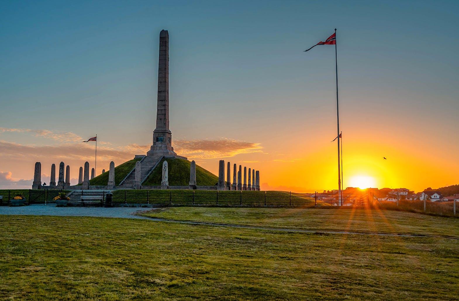 Guided minibus tour in Haugesund - Viking Adventure