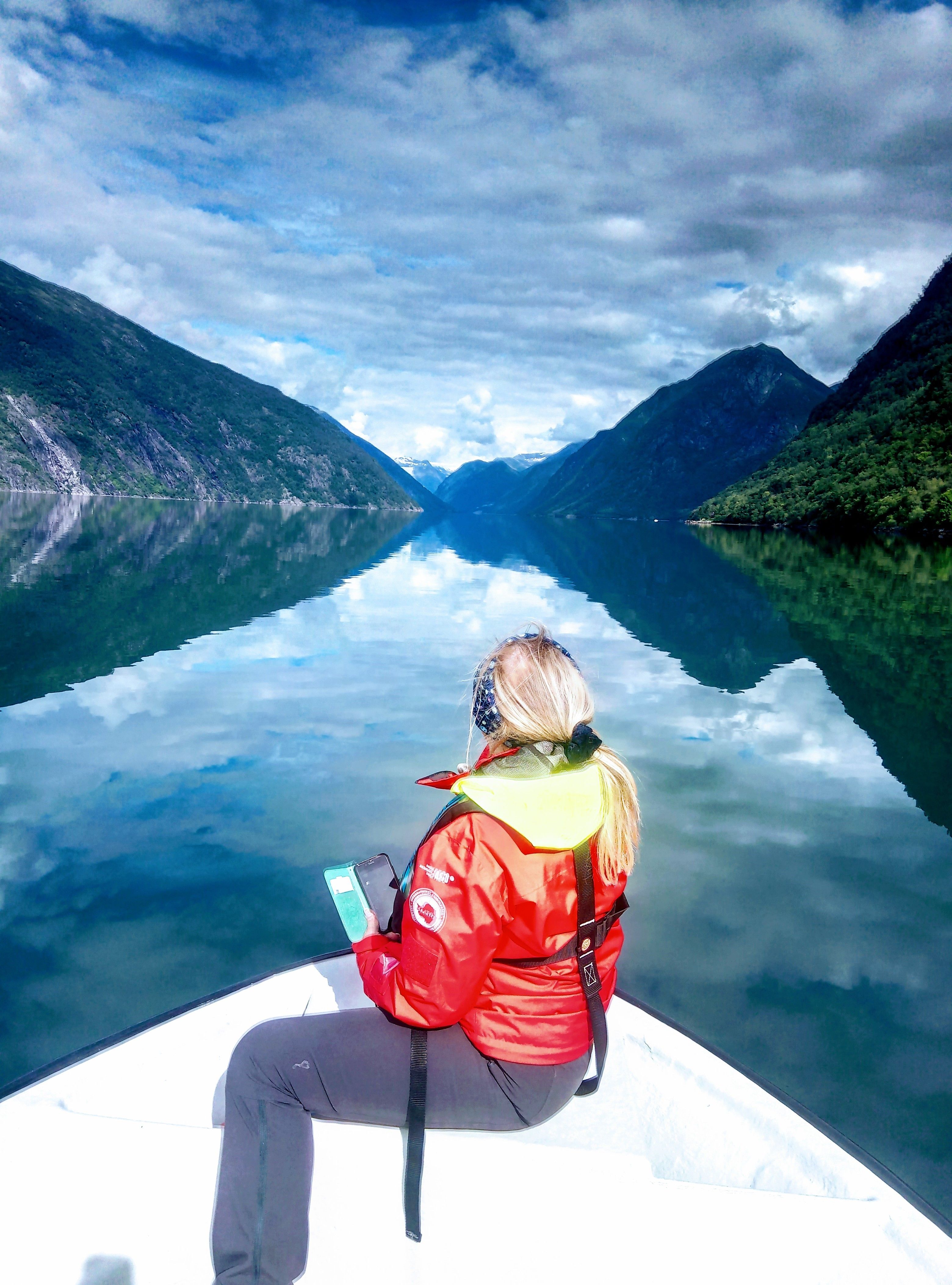 Taxi boat to and from Fjærland
