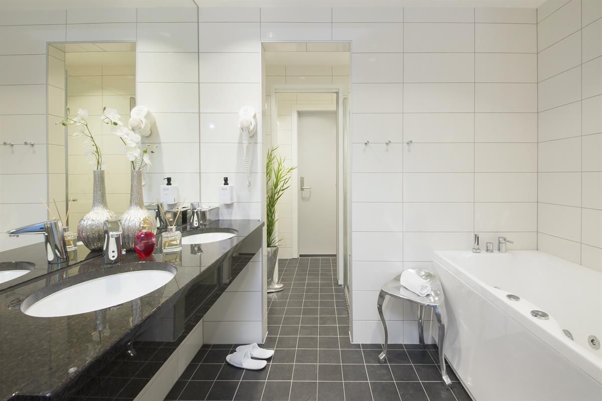 Elgstua_presidential suite bath