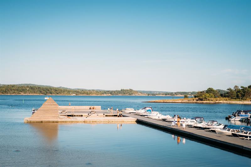jetty with diving board, seating and moorings at Quality Hotel Skjærgården in Langesund 