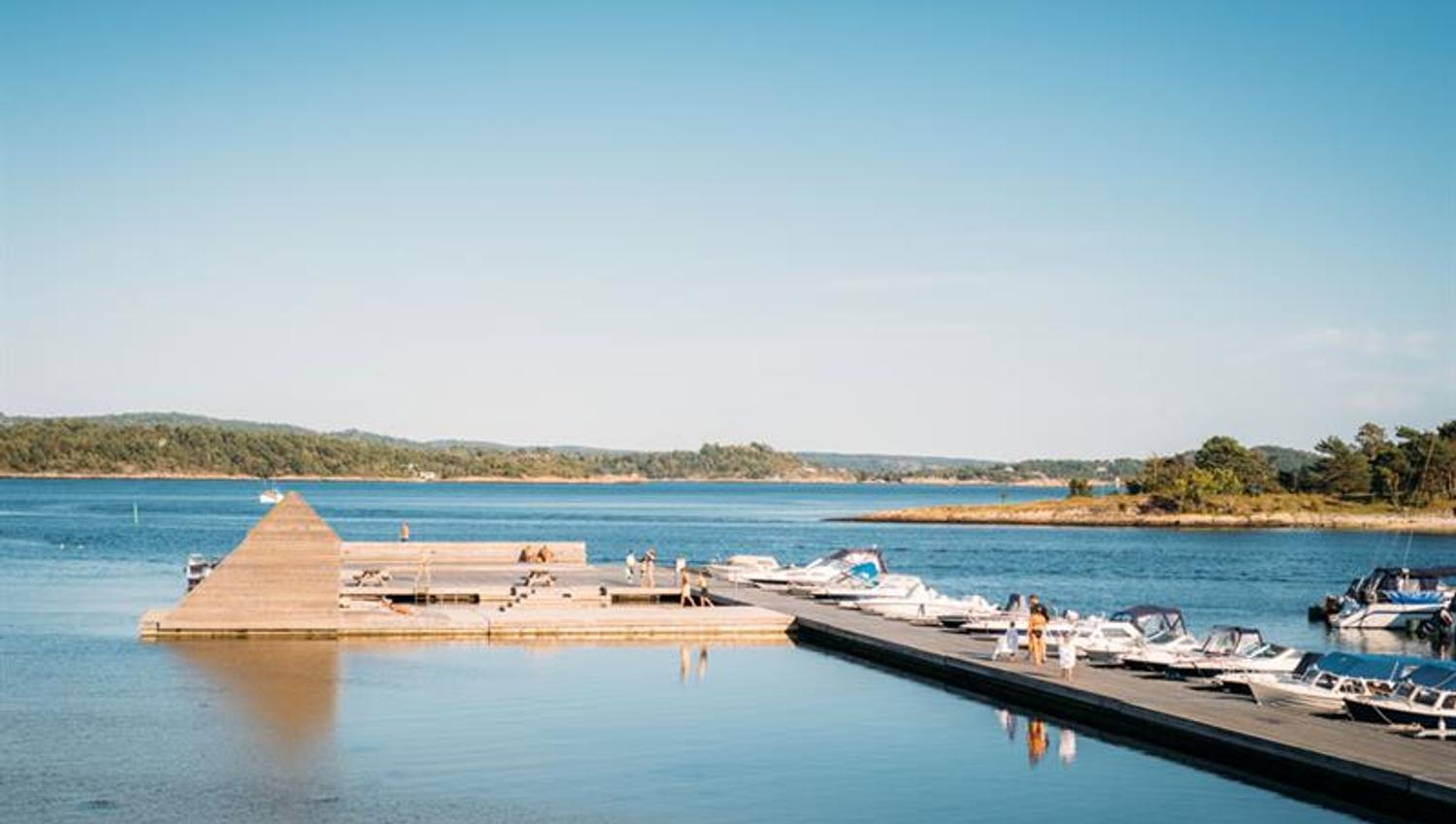 jetty with diving board, seating and moorings at Quality Hotel Skjærgården in Langesund