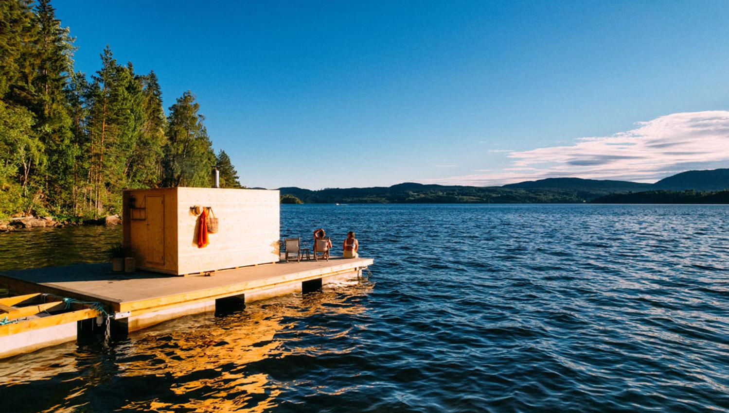Heit Telemark sauna ved bredden av Norsjø på Lien Gård