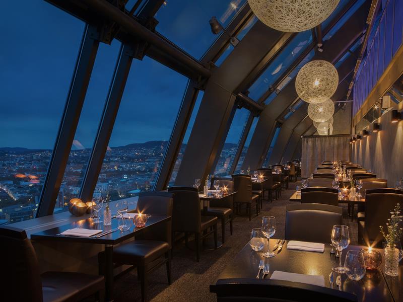 34th Restaurant at night