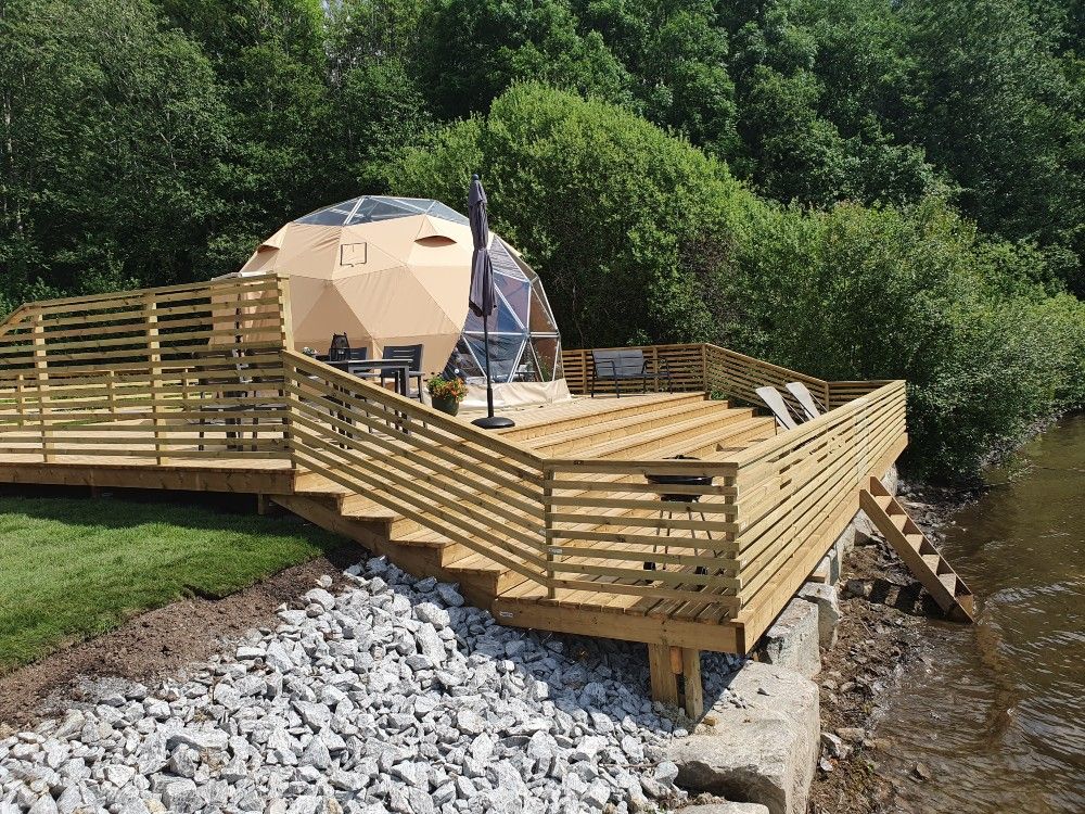 Arctic Dome glamping tent that has been set up in July 2021 at Norsjø Ferieland 