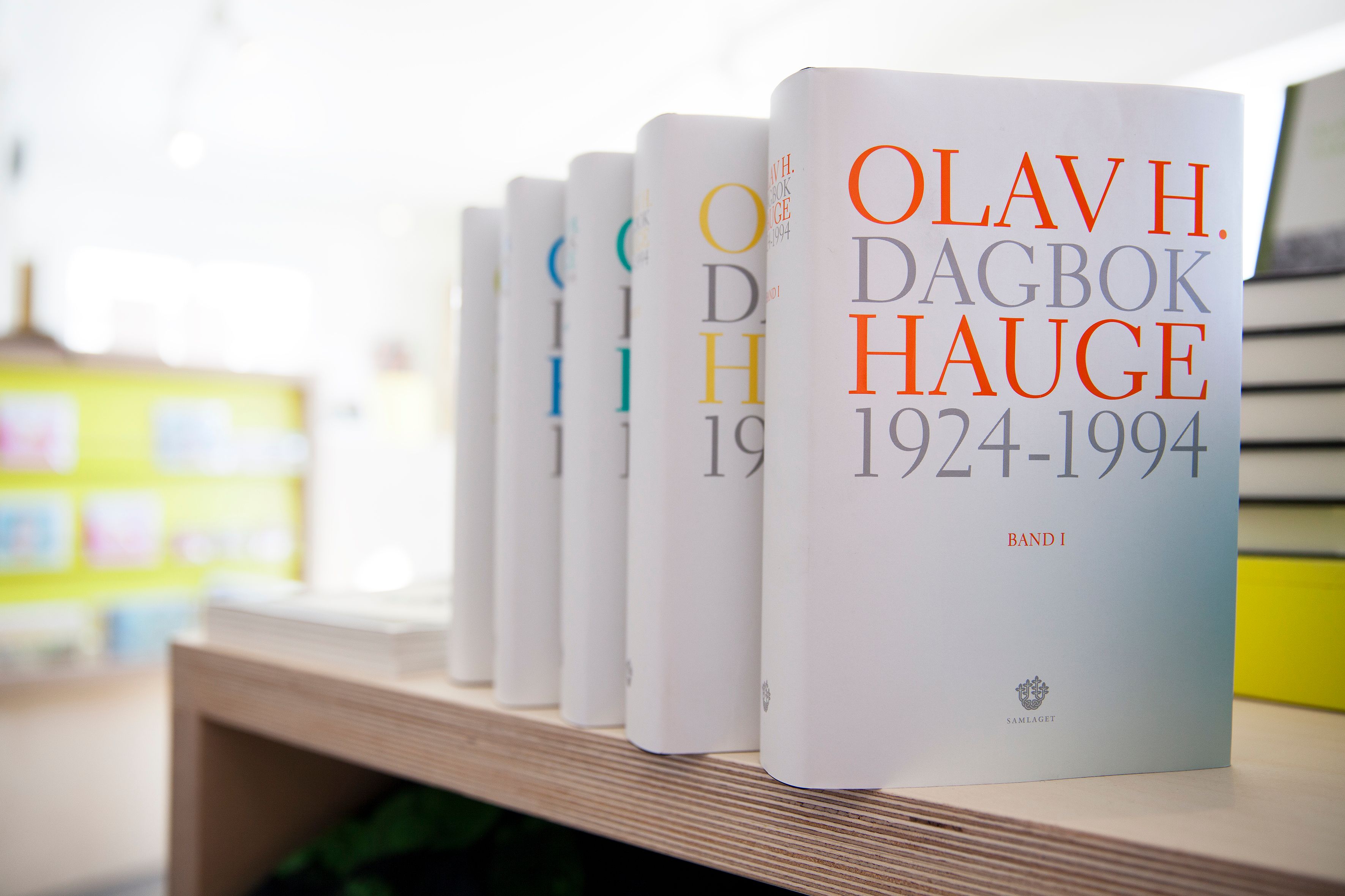 Utstilling av Olav H. Hauge sine dagbøker, ein viktig del av forfattarskapet hans på Haugesenteret.