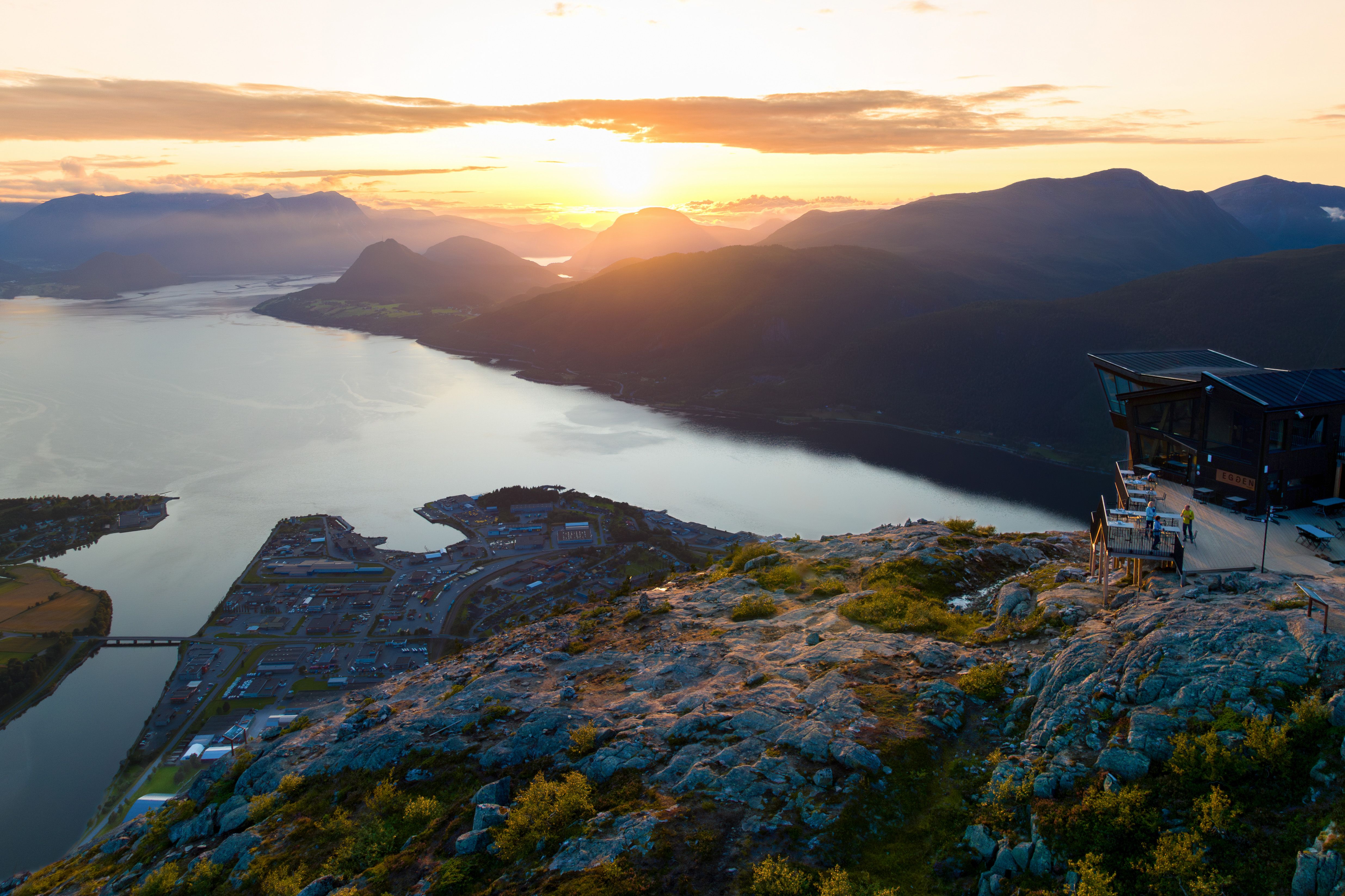 Eggen Restaurant ligger på toppen av Nesaksla – 708 meter over havet