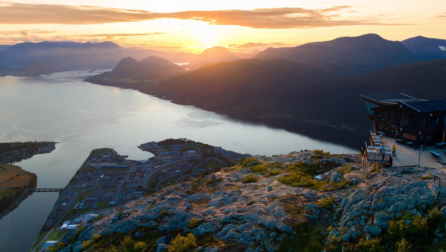 Eggen Restaurant ligger på toppen av Nesaksla – 708 meter over havet