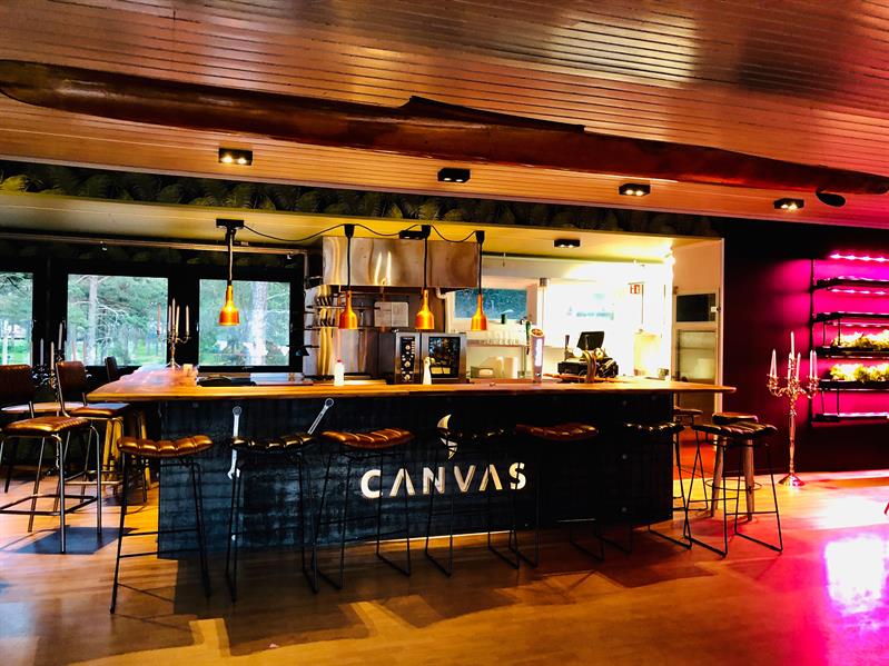 Åpen kjøkkenløsning på Canvas Restaurant Hove