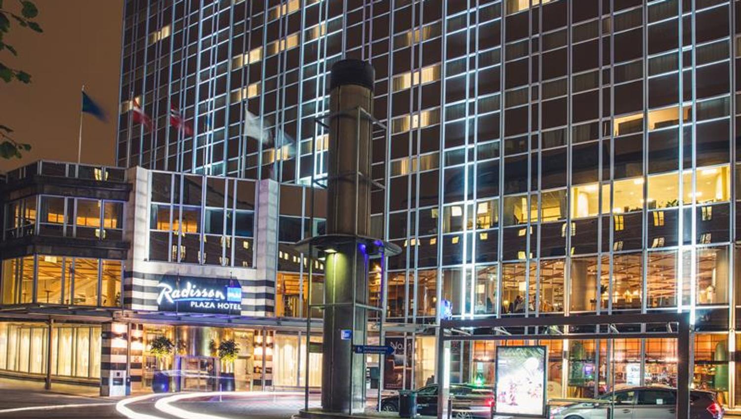 Entrance til Radisson Blu Plaza