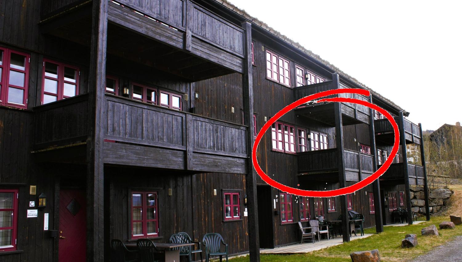 A building with a red circle.