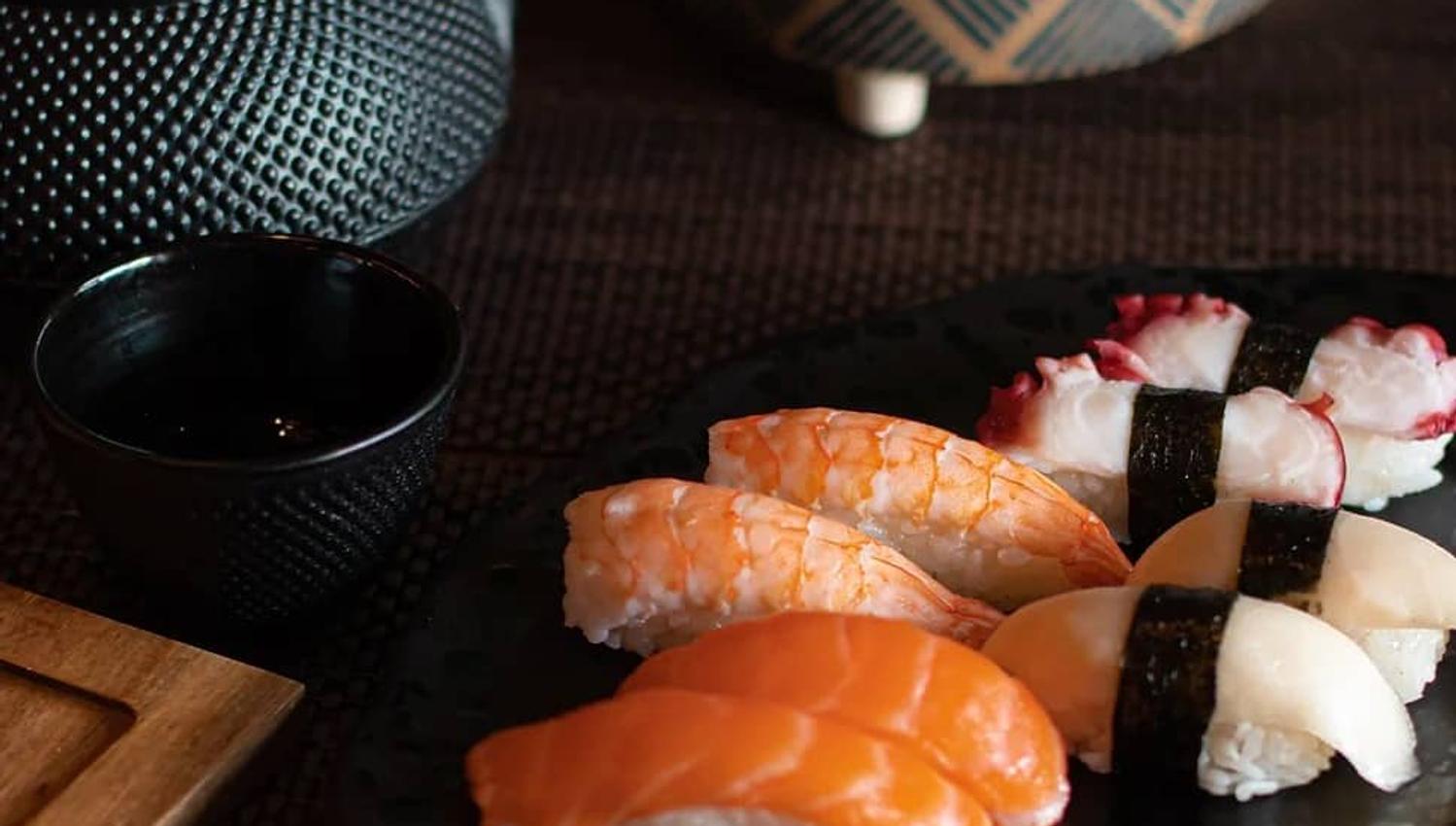 En autentisk thai matrett. sushi