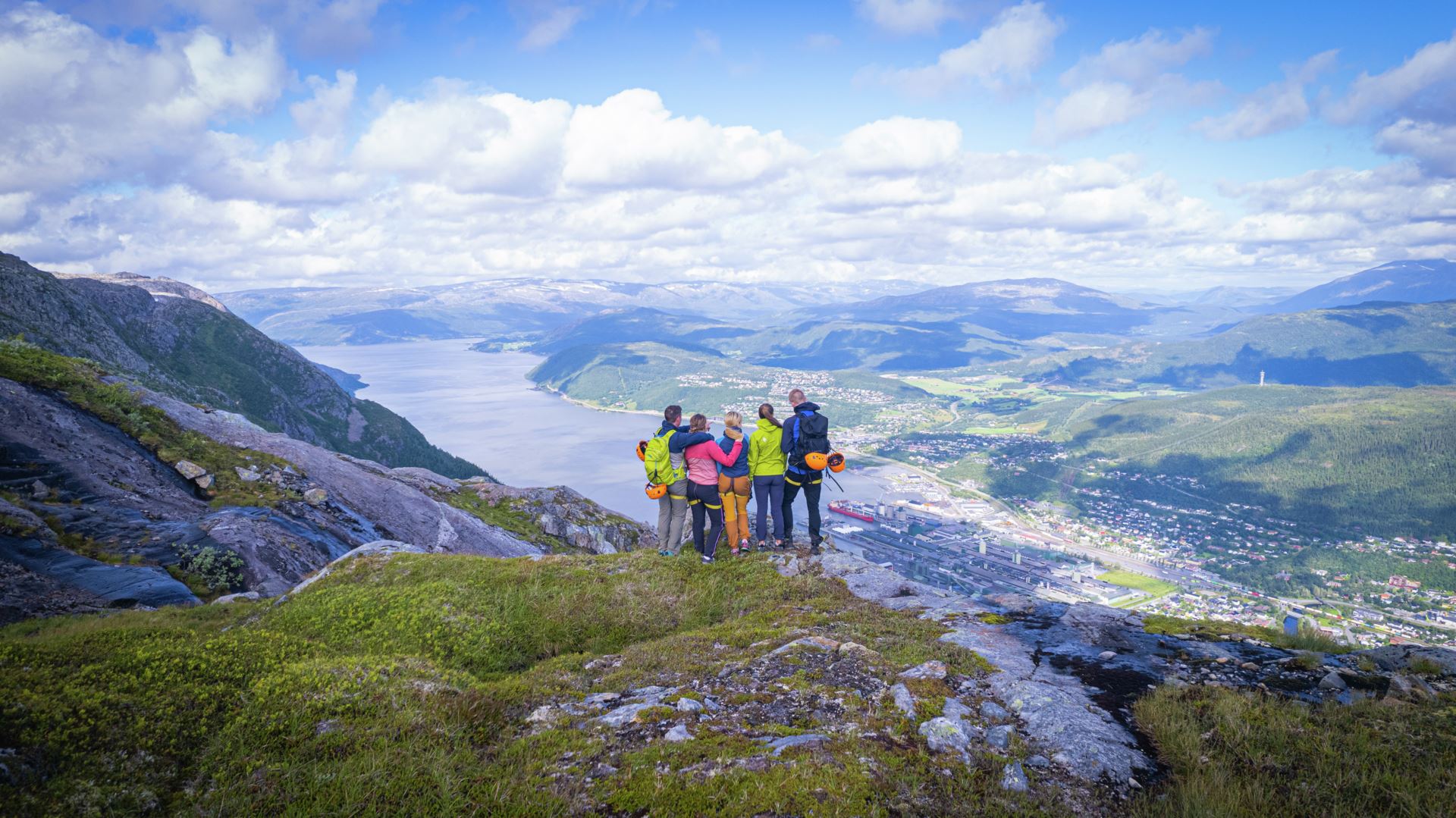 Familie på klatretur i Via Ferrata
