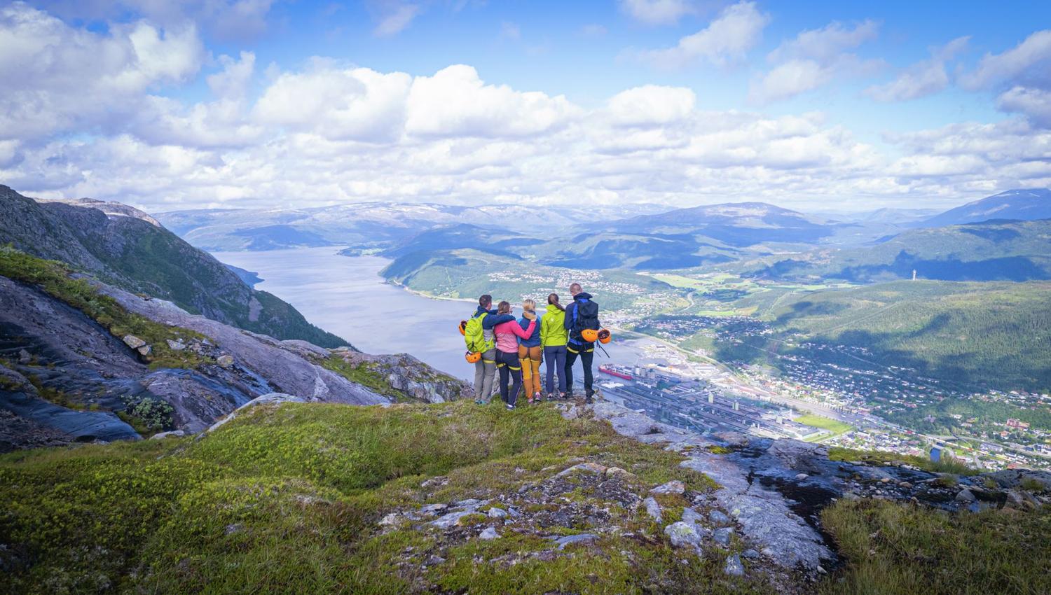 Familie på klatretur i Via Ferrata